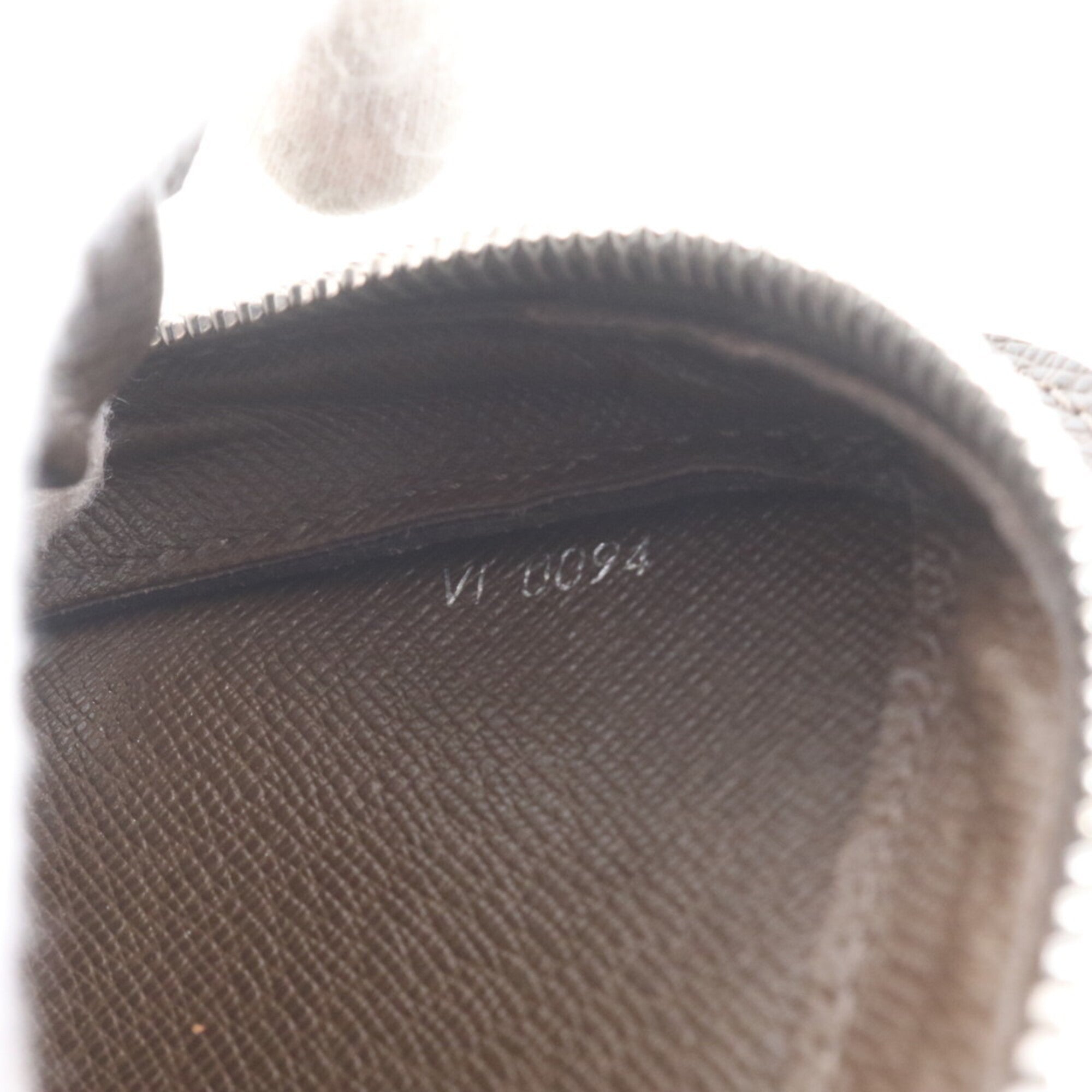 Louis Vuitton Grizzly Leather Clutch Bag (Pre-Owned)