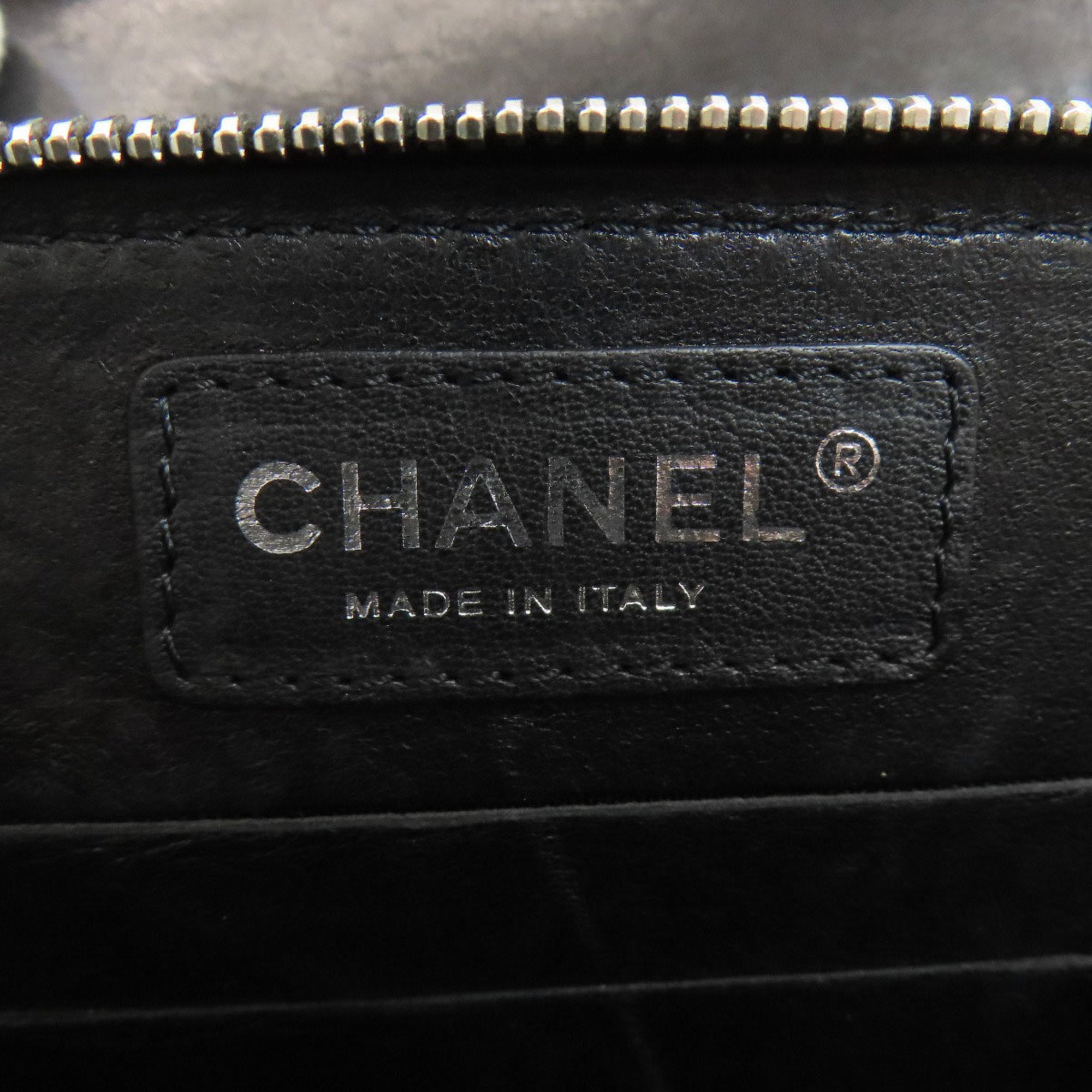 Chanel Black Leather Shoulder Bag (Pre-Owned)