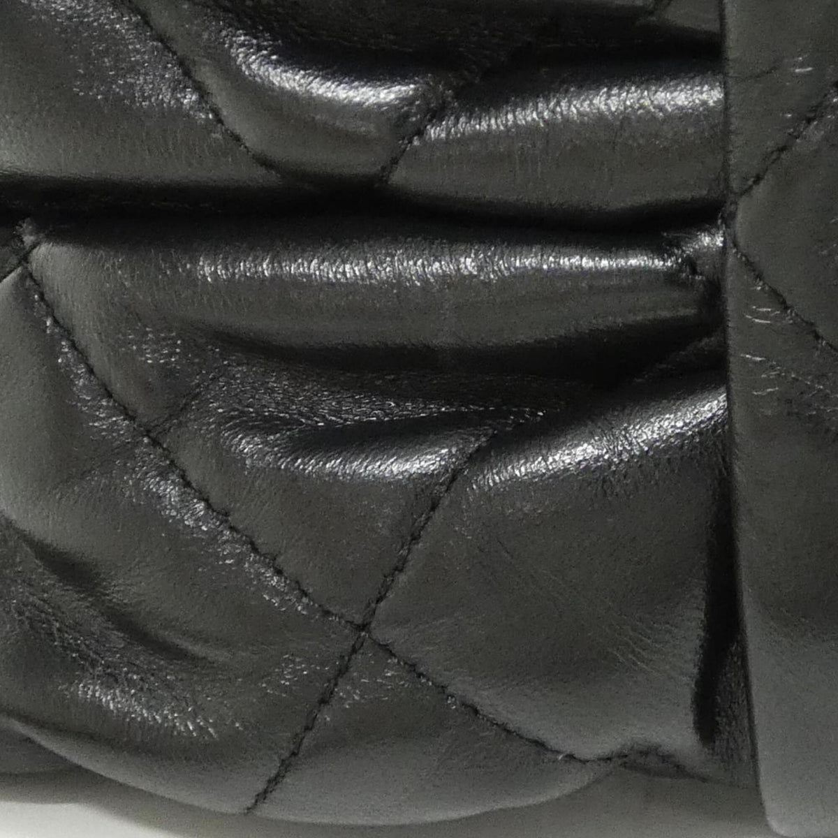 Chanel Black Leather Handbag (Pre-Owned)