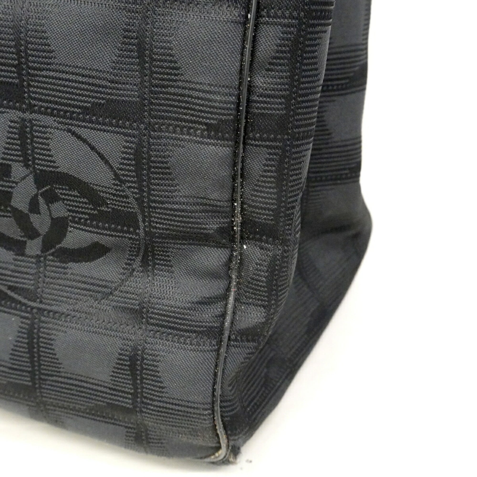 Chanel Black Nylon Tote Bag (Pre-Owned)