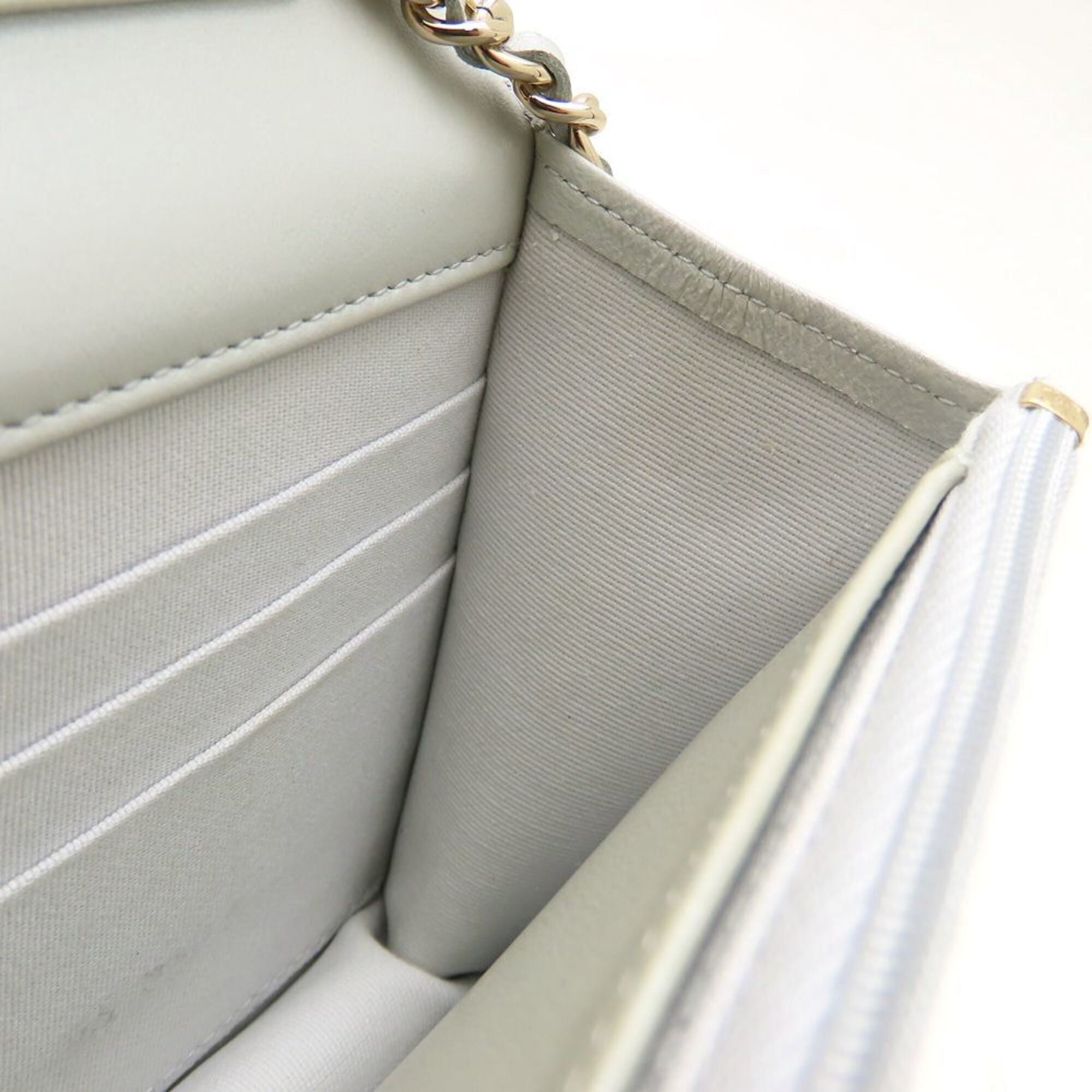 Chanel Light Gray Shoulder Bag (Pre-Owned)