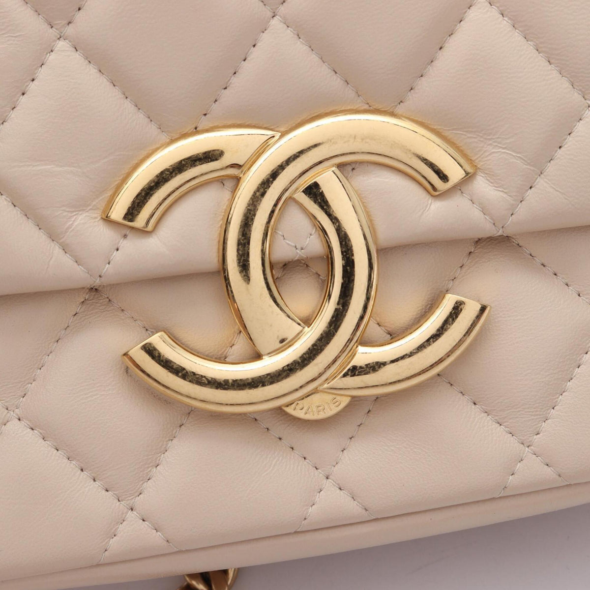 Chanel Beige Leather Handbag Shoulder Bag (Pre-Owned)