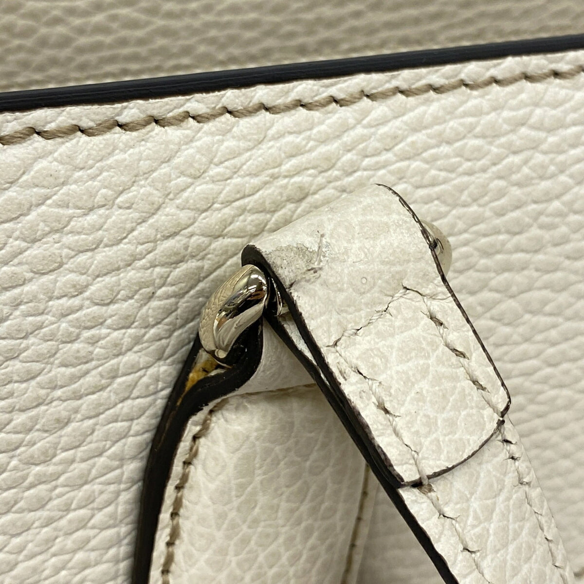 Gucci Ivory Leather Handbag (Pre-Owned)