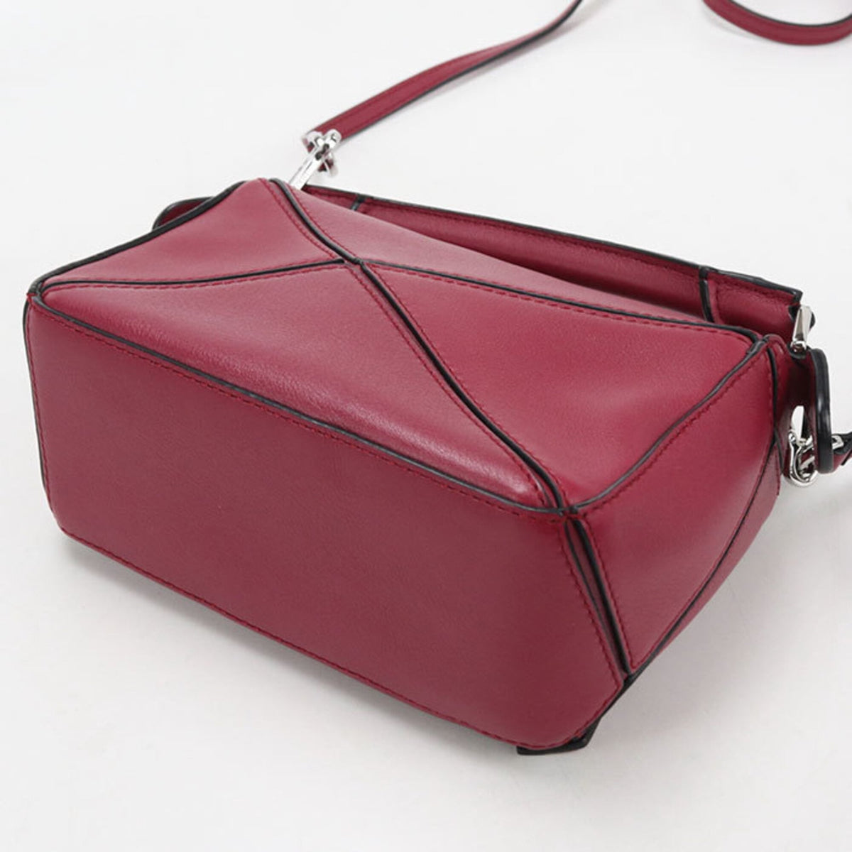 Loewe Red Color Leather Handbag (Pre-Owned)