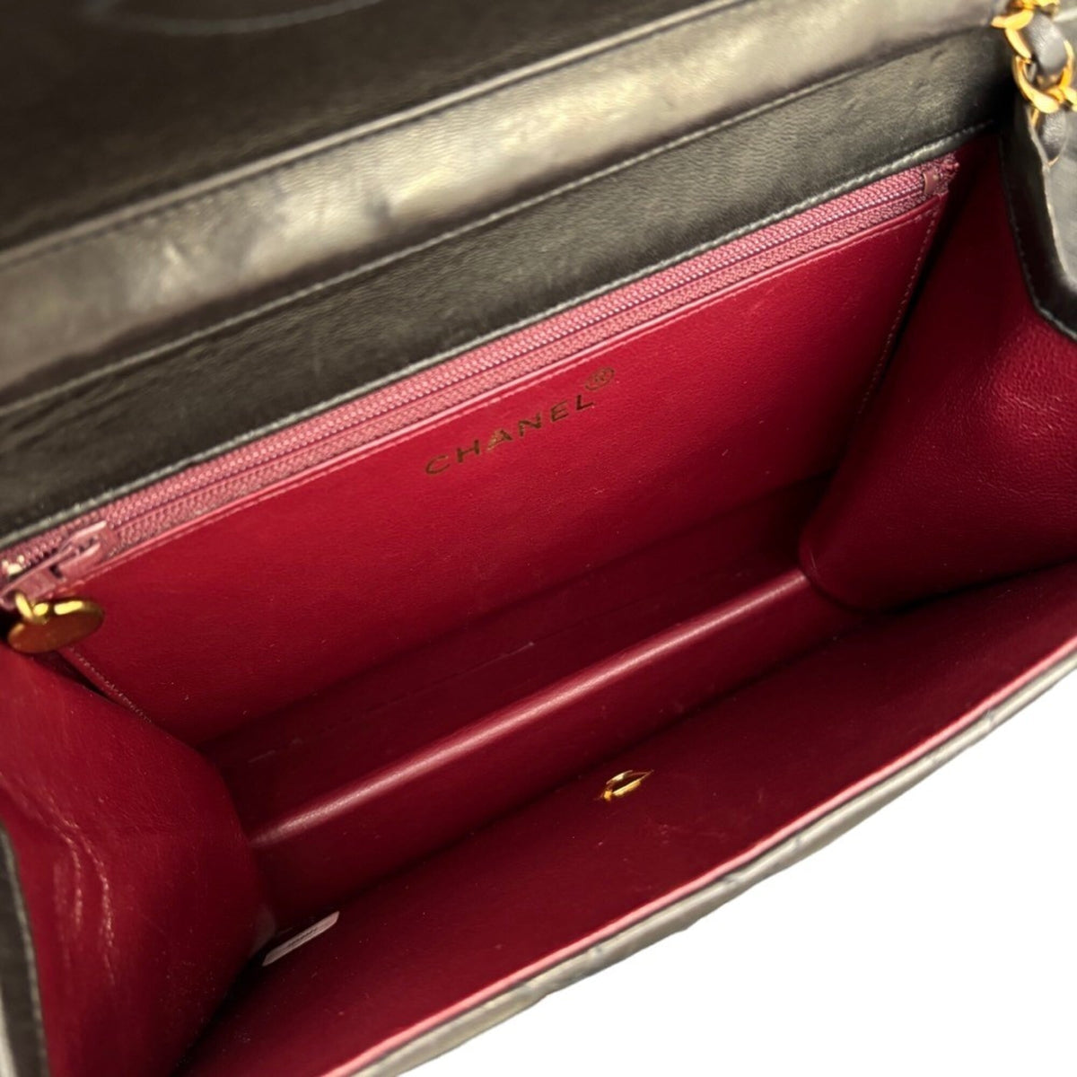 Chanel Black Shoulder Bag (Pre-Owned)