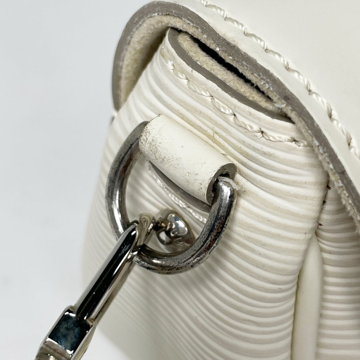 Louis Vuitton Epi Lv Off White White Epi Leather Pochette Shoulder Bag (Pre-Owned)