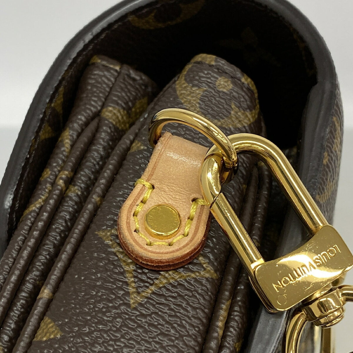 Louis Vuitton Brown Handbag (Pre-Owned)