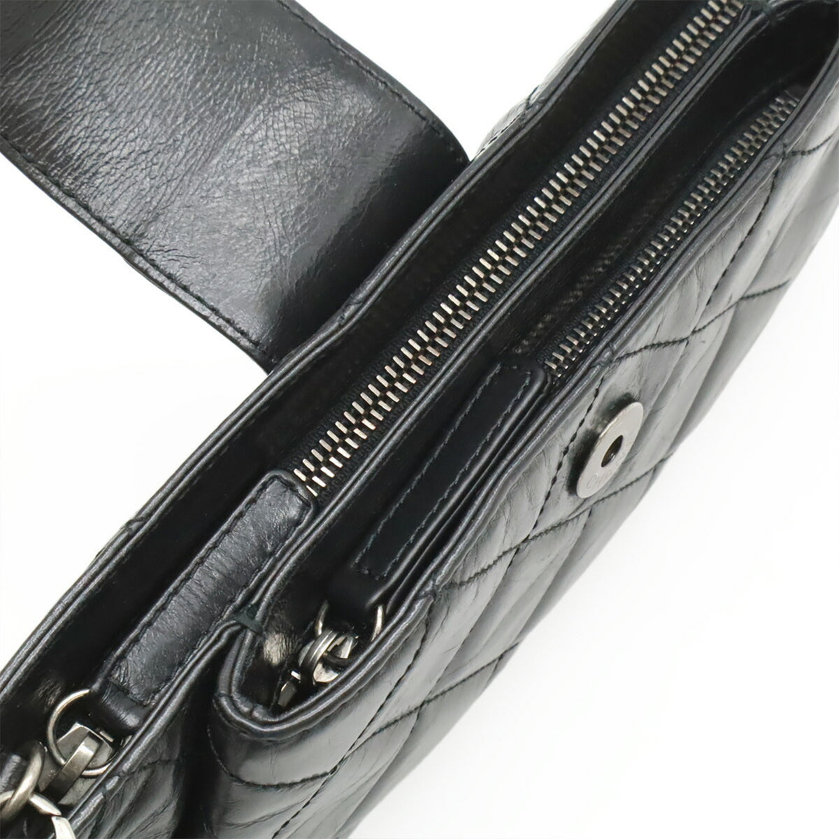 Chanel Black Leather Shoulder Bag (Pre-Owned)