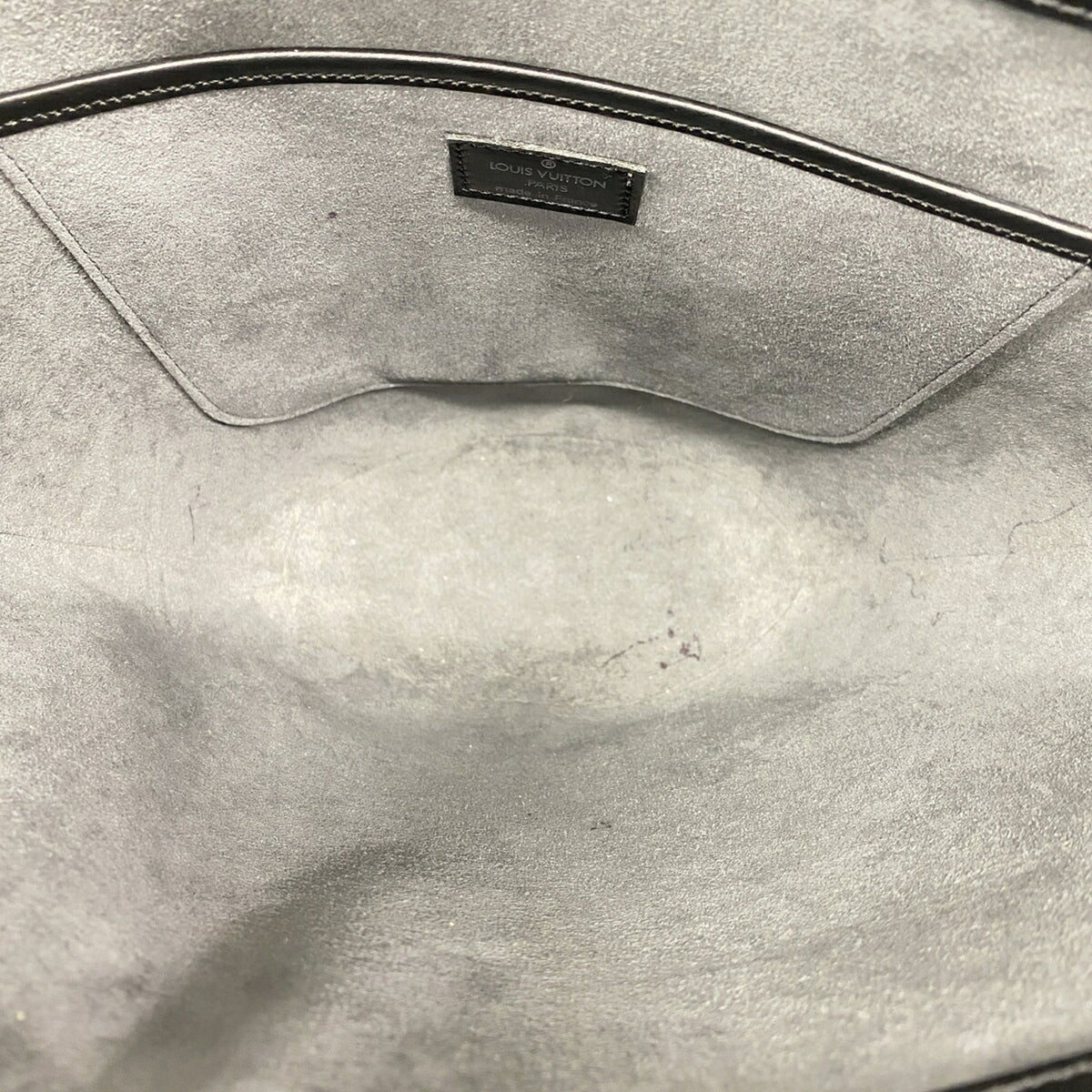 Louis Vuitton Noir Handbag (Pre-Owned)