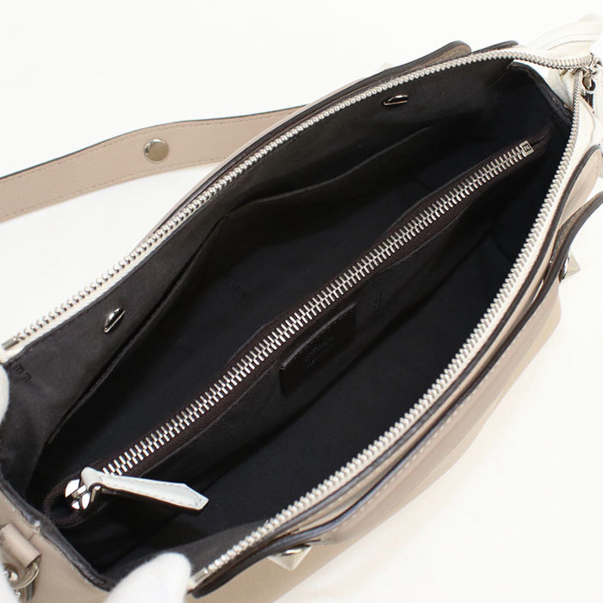 Fendi Beige Leather Handbag (Pre-Owned)