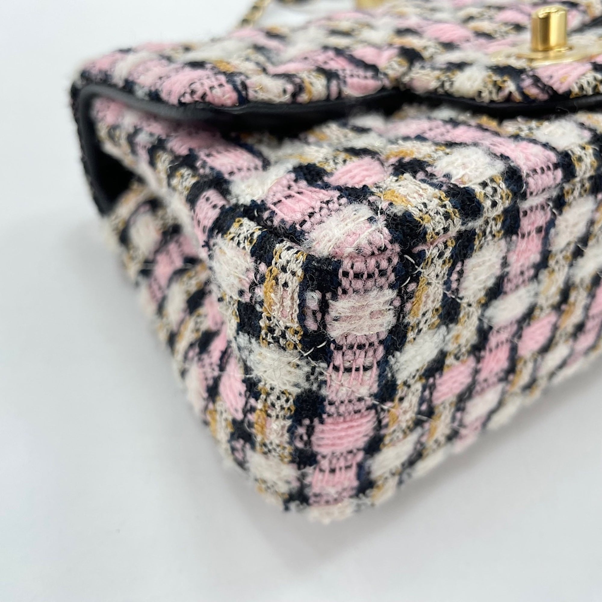 Chanel Matelasse Pink Shoulder Bag (Pre-Owned)