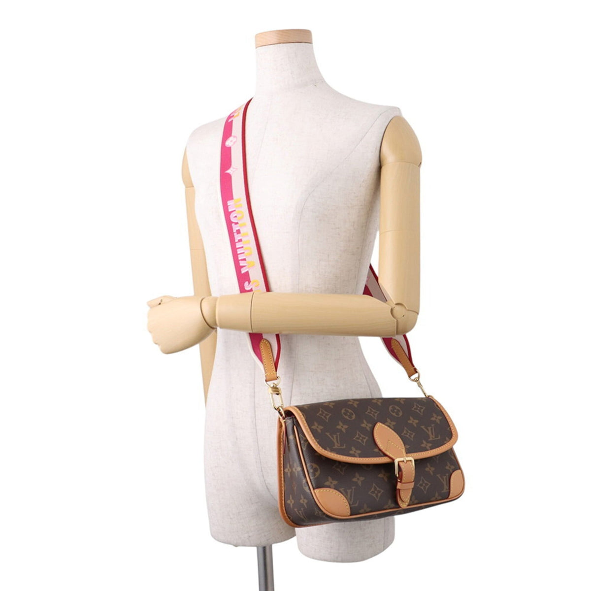 Louis Vuitton Monogram Fuchsia Monogram Handbag Shoulder Bag (Pre-Owned)