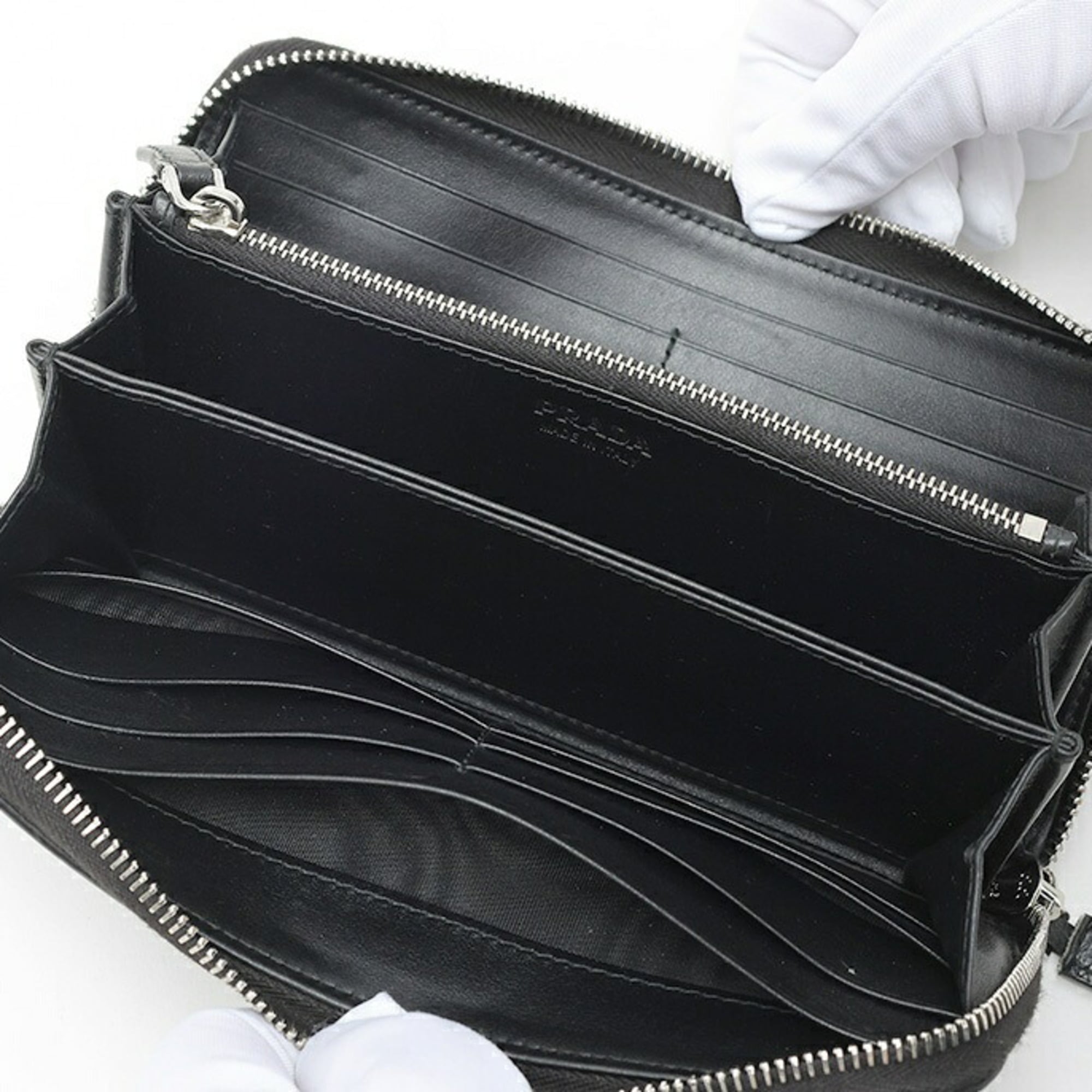 Prada Black Leather Long Wallet (Bi-Fold) (Pre-Owned)