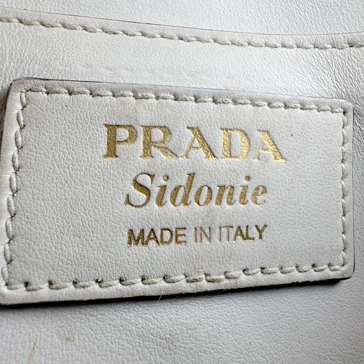 Prada White Leather Shoulder Bag (Pre-Owned)