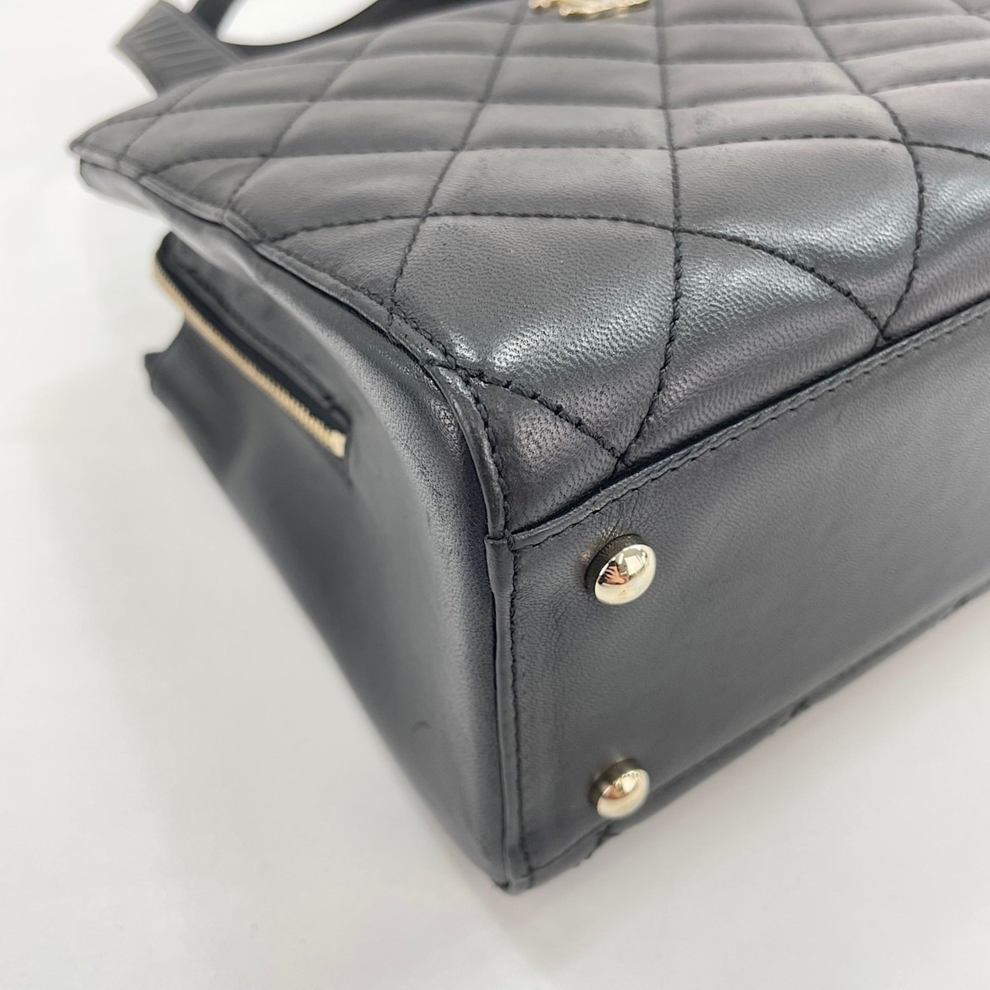 Chanel Black Handbag (Pre-Owned)