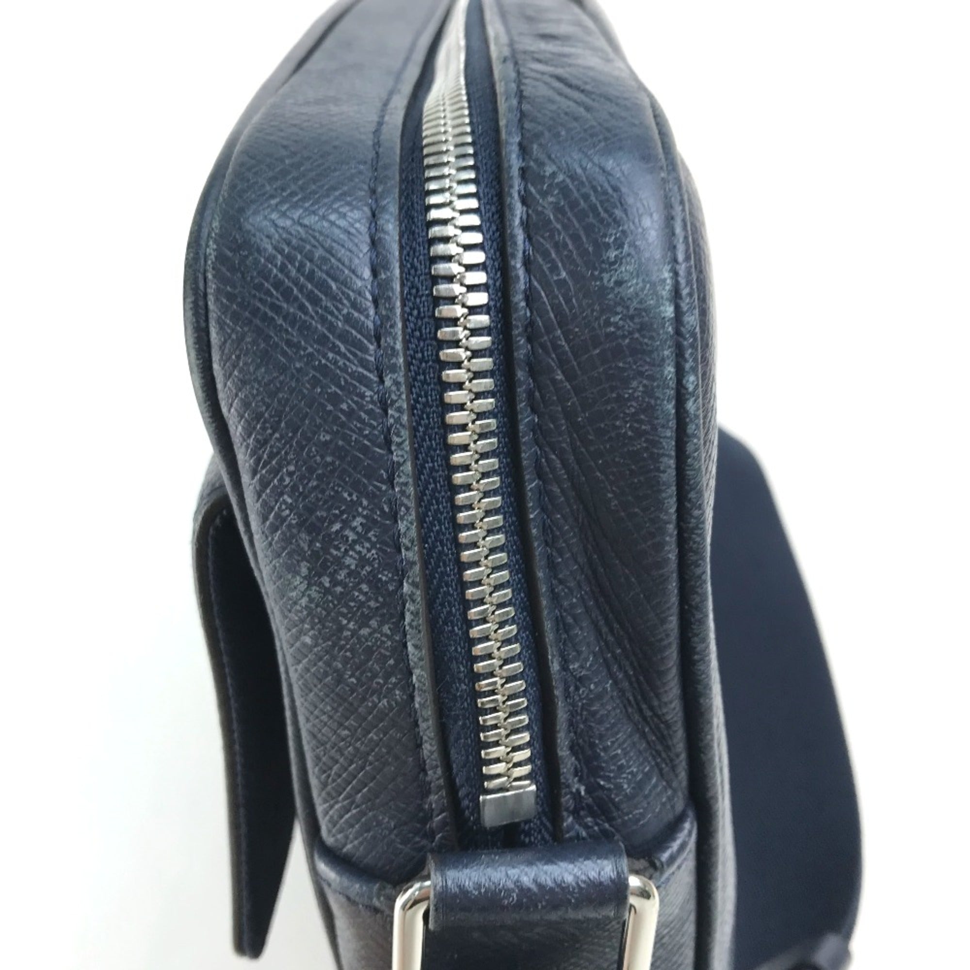 Louis Vuitton Navy Leather Shoulder Bag (Pre-Owned)
