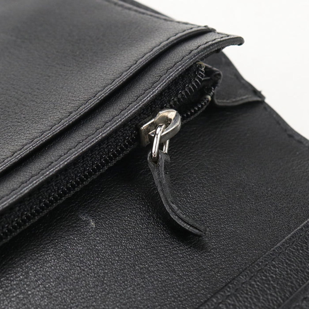 Chanel Black Leather Long Wallet (Bi-Fold) (Pre-Owned)