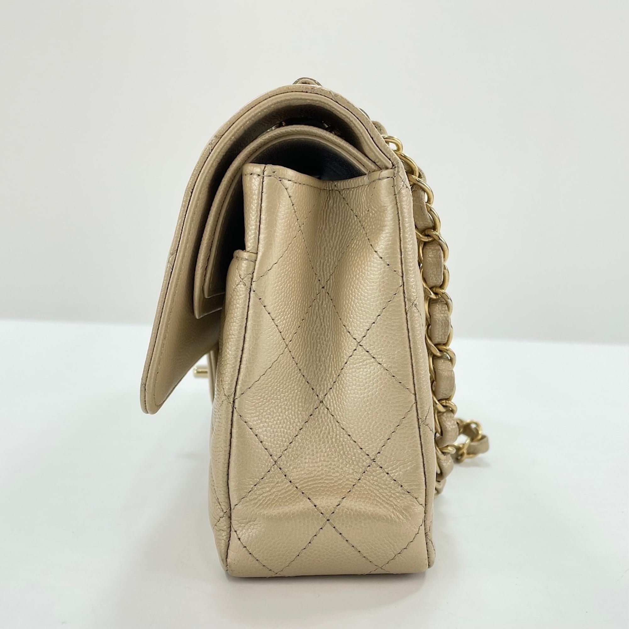 Chanel Matelasse Beige Shoulder Bag (Pre-Owned)
