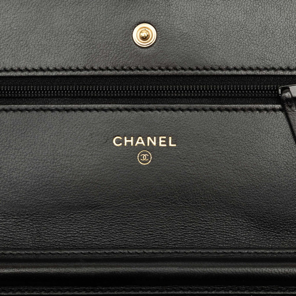 Chanel Matelasse Black Leather Shoulder Bag (Pre-Owned)