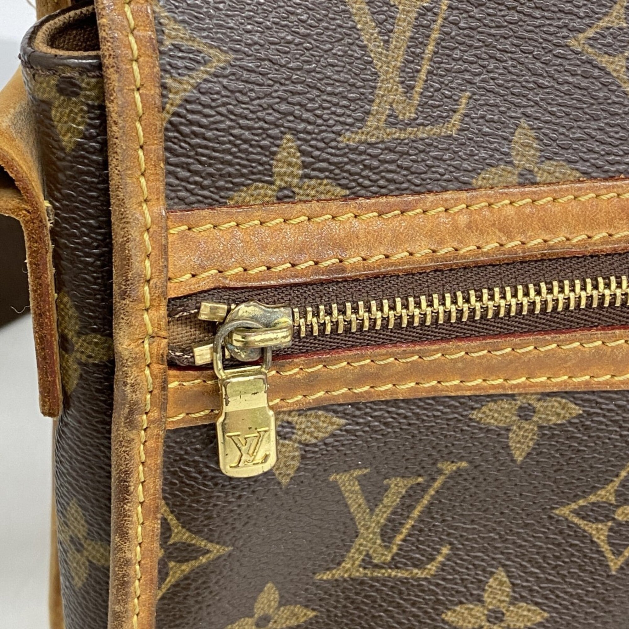 Louis Vuitton Brown Shoulder Bag (Pre-Owned)