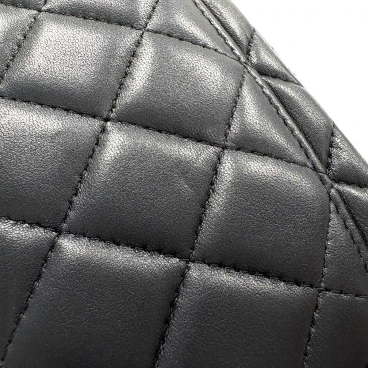 Chanel Black Leather Shoulder Bag (Pre-Owned)