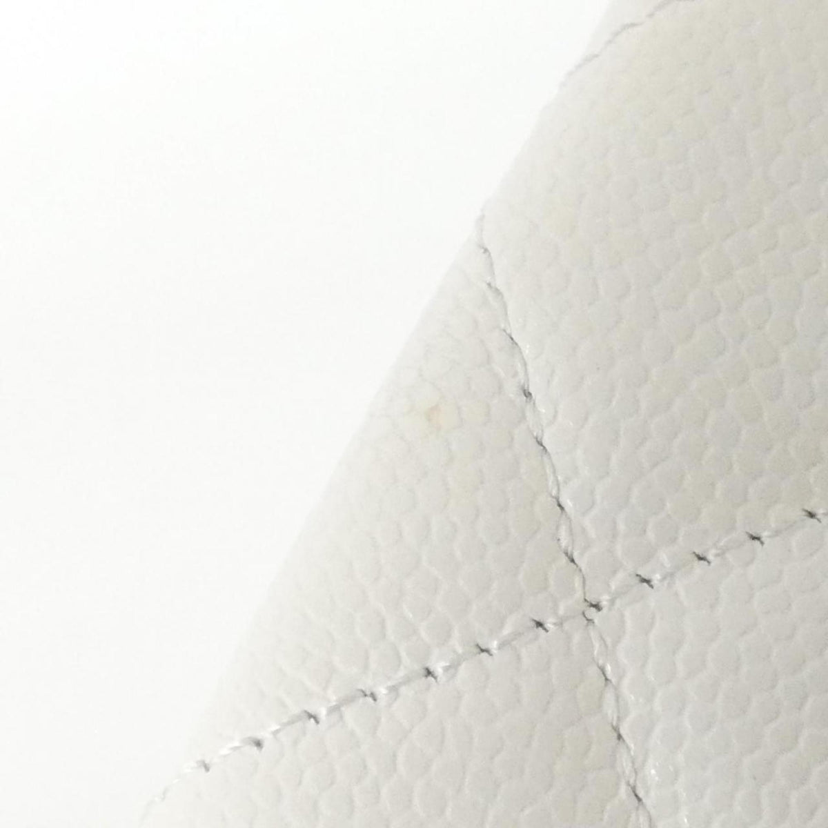 Chanel White Grained Calfskin Pouch (Pre-Owned)