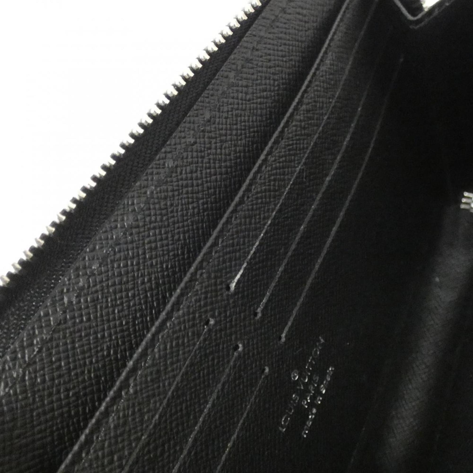 Louis Vuitton Black Taiga Leather Leather Long Wallet (Bi-Fold) (Pre-Owned)