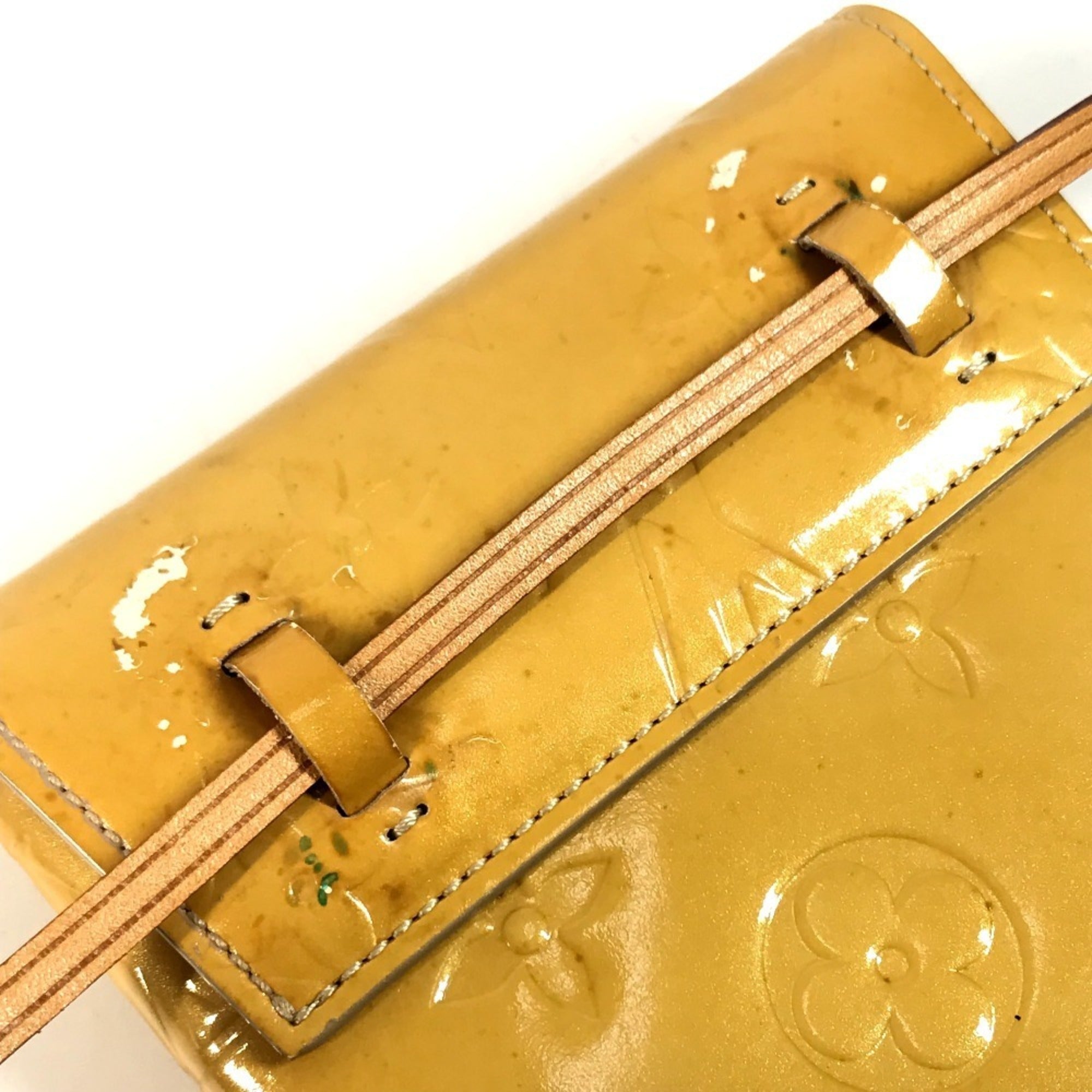 Louis Vuitton Beige Monogram Vernis Pochette Shoulder Bag (Pre-Owned)