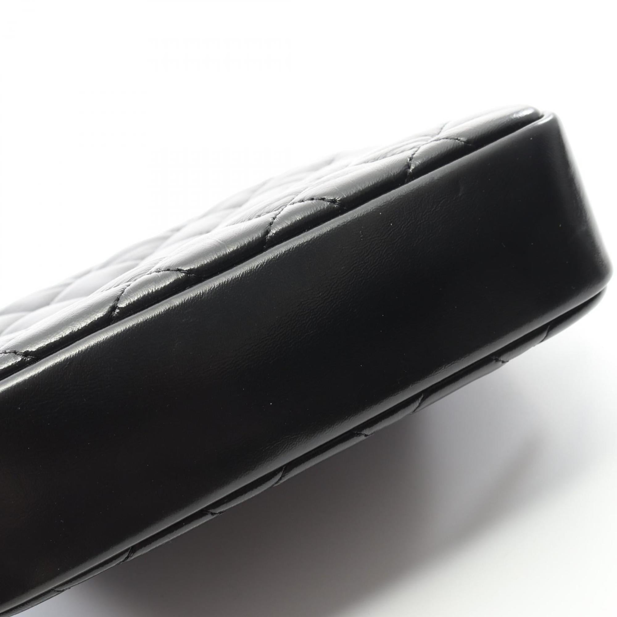 Chanel Black Leather Shoulder Bag (Pre-Owned)