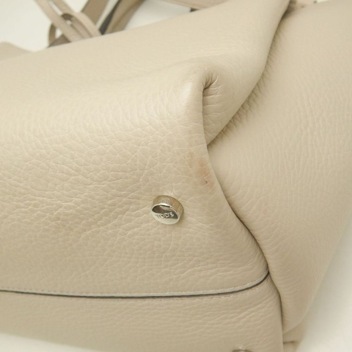 Tod's Cream Leather Handbag (Pre-Owned)