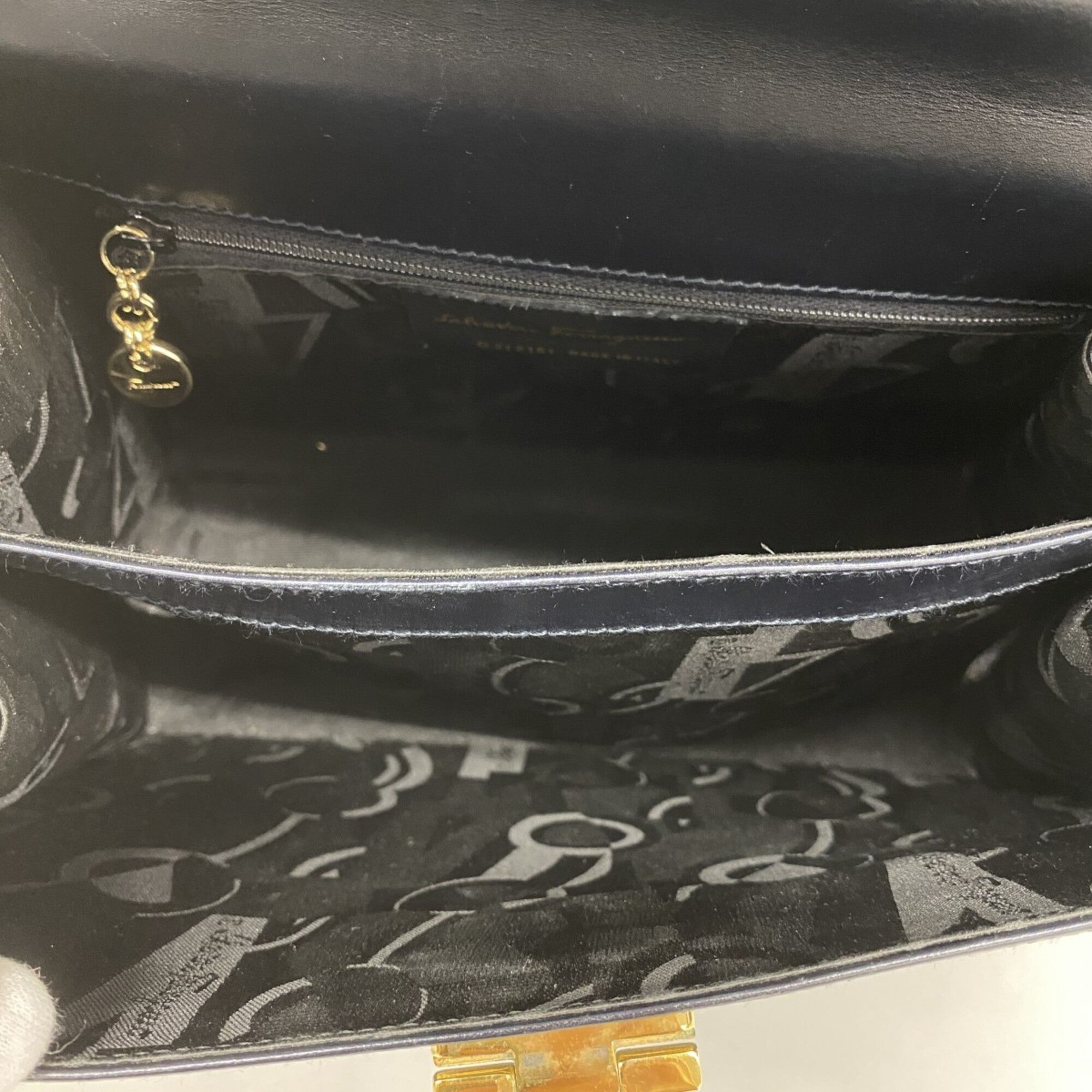 Salvatore Ferragamo Navy Leather Handbag (Pre-Owned)