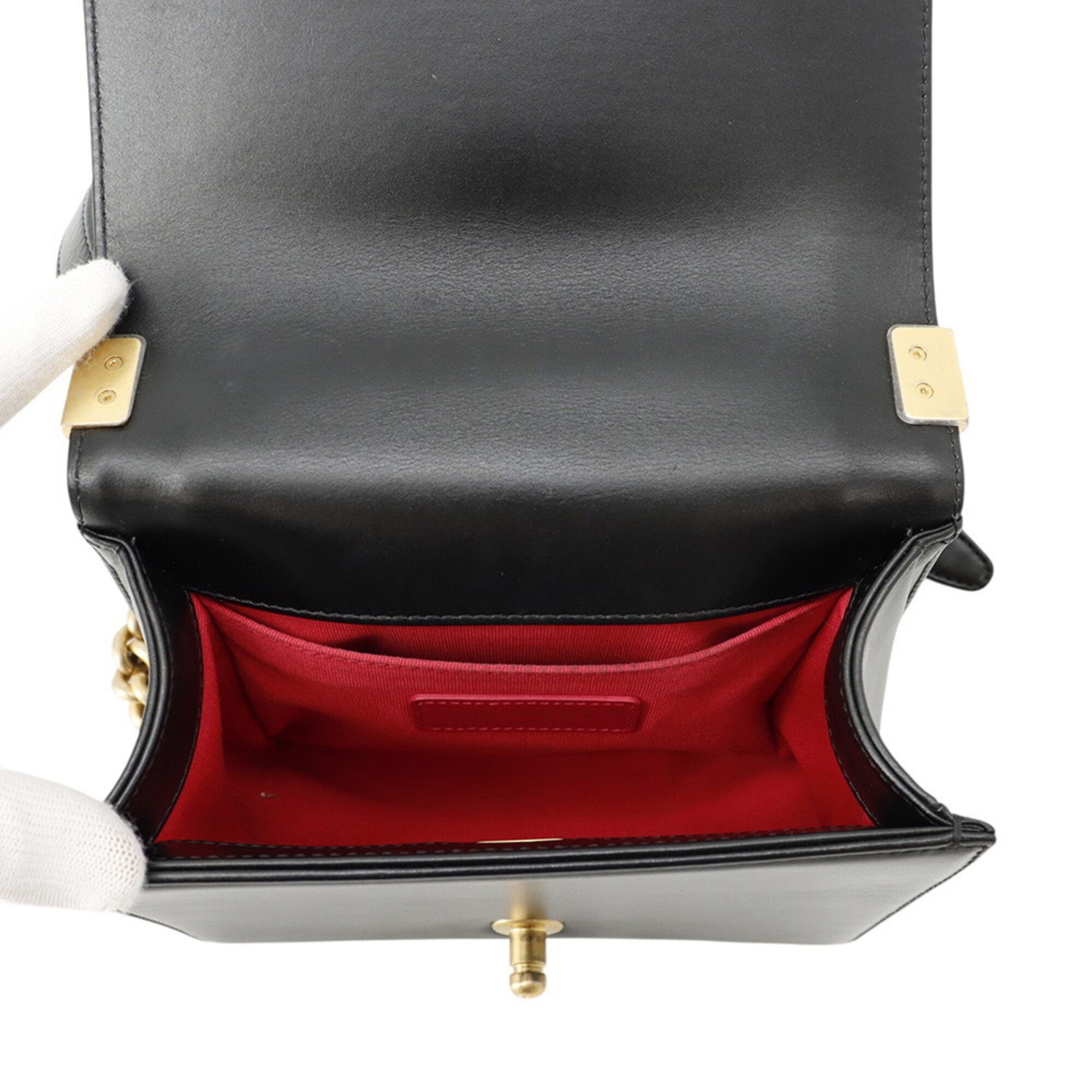 Chanel Black Leather Shoulder Bag (Pre-Owned)