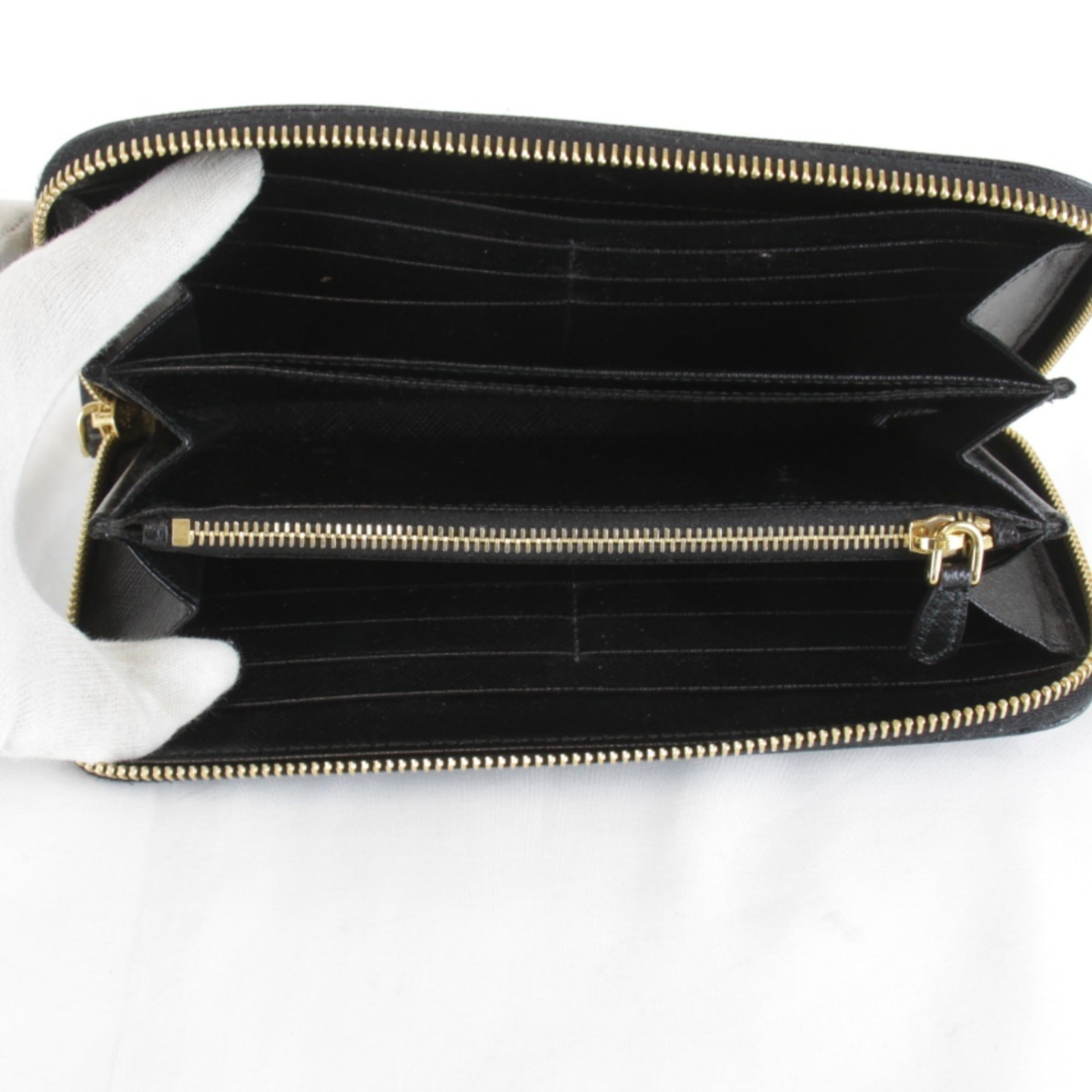 Prada Black Leather Long Wallet (Bi-Fold) (Pre-Owned)