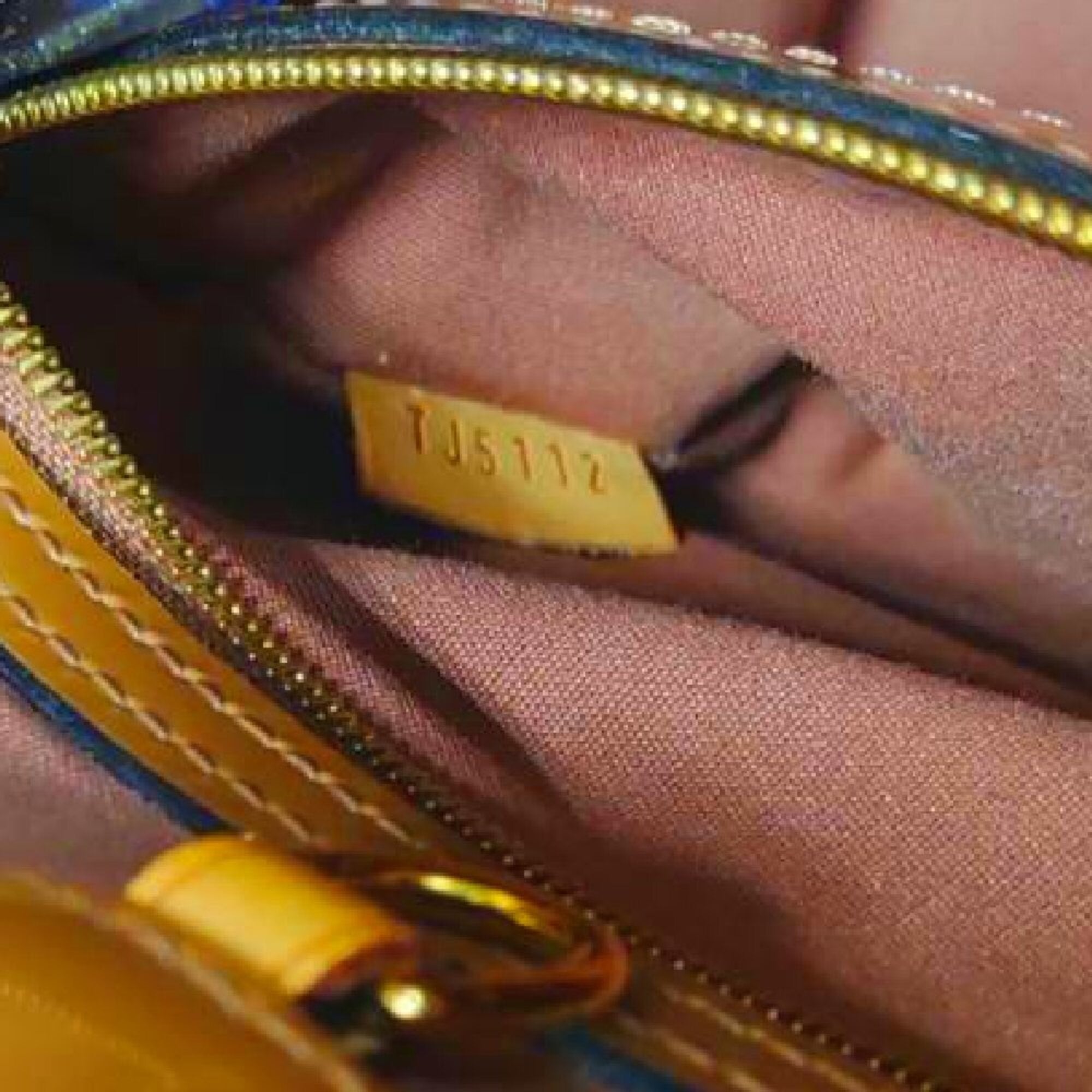 Louis Vuitton Monogram Vernis Rose Velours Monogram Vernis Handbag (Pre-Owned)