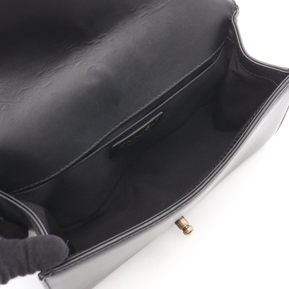 Chanel Boy Chanel Black Leather Handbag Shoulder Bag (Pre-Owned)
