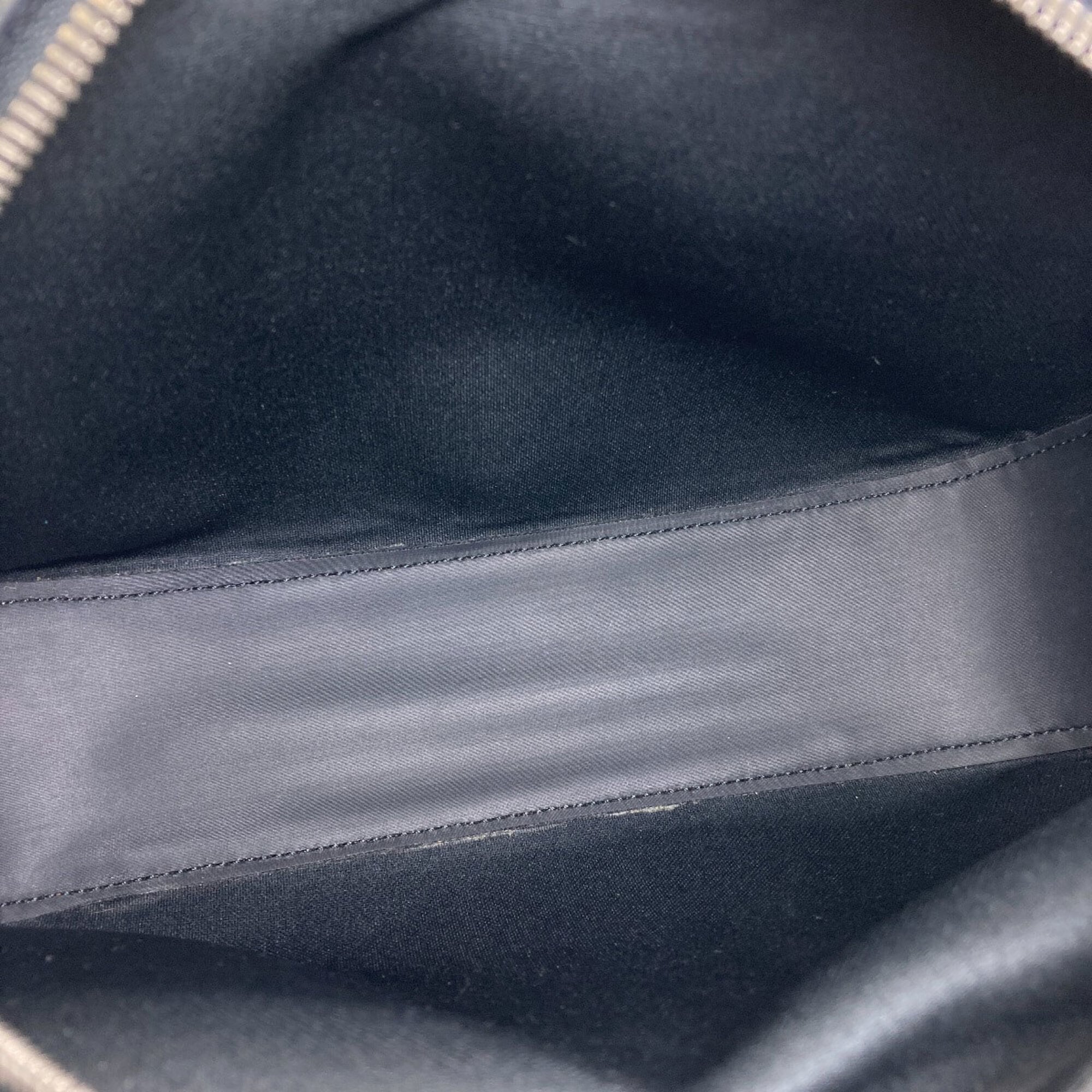 Loewe Black Leather Shoulder Bag (Pre-Owned)