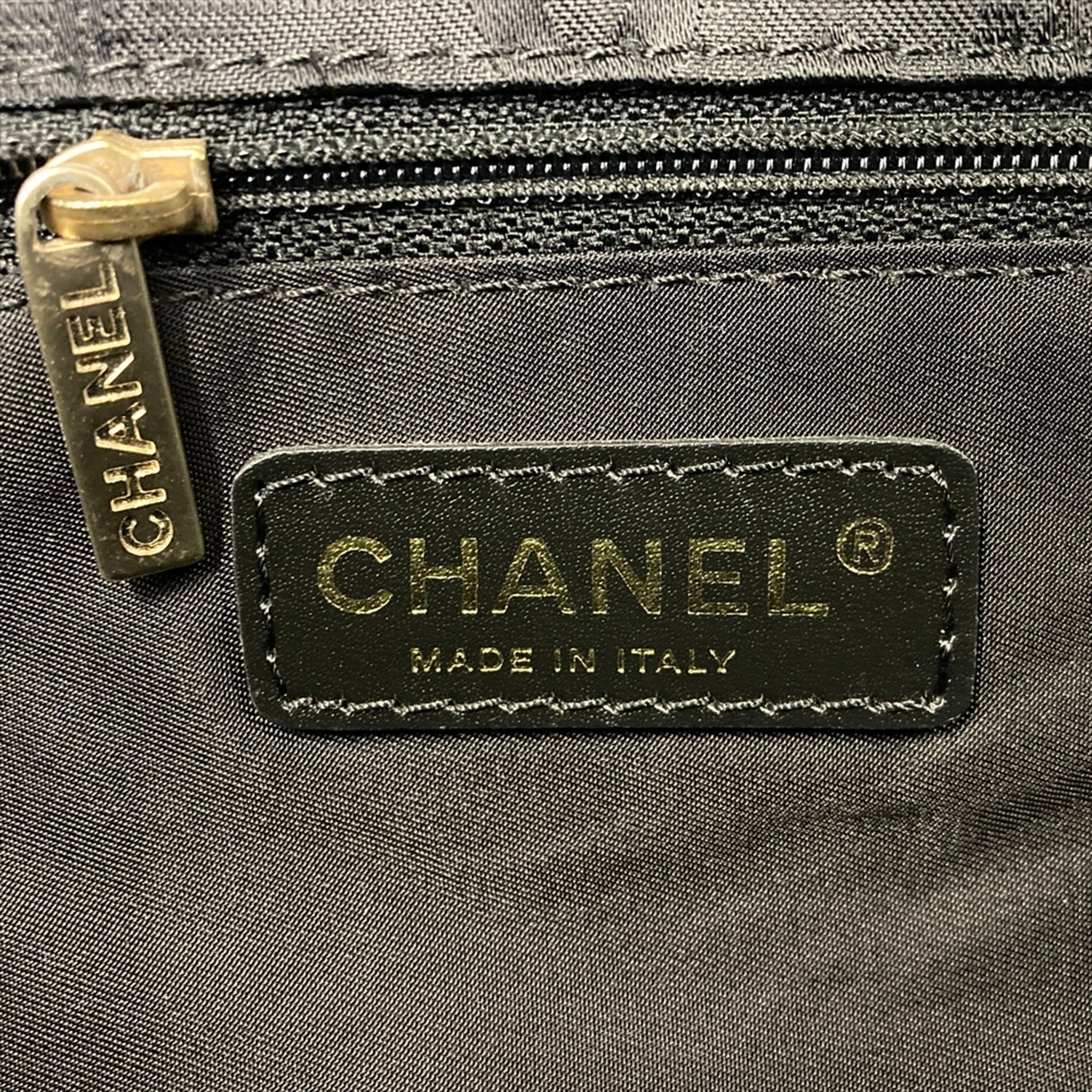 Chanel Black Nylon Shoulder Bag (Pre-Owned)