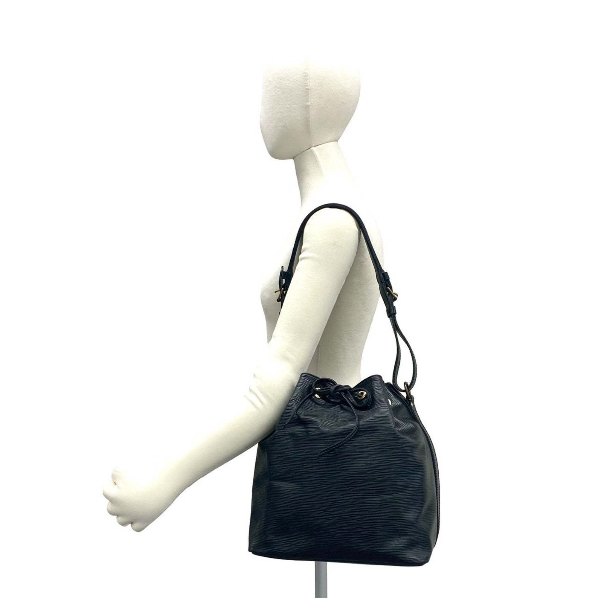 Louis Vuitton Black Leather Shoulder Bag (Pre-Owned)