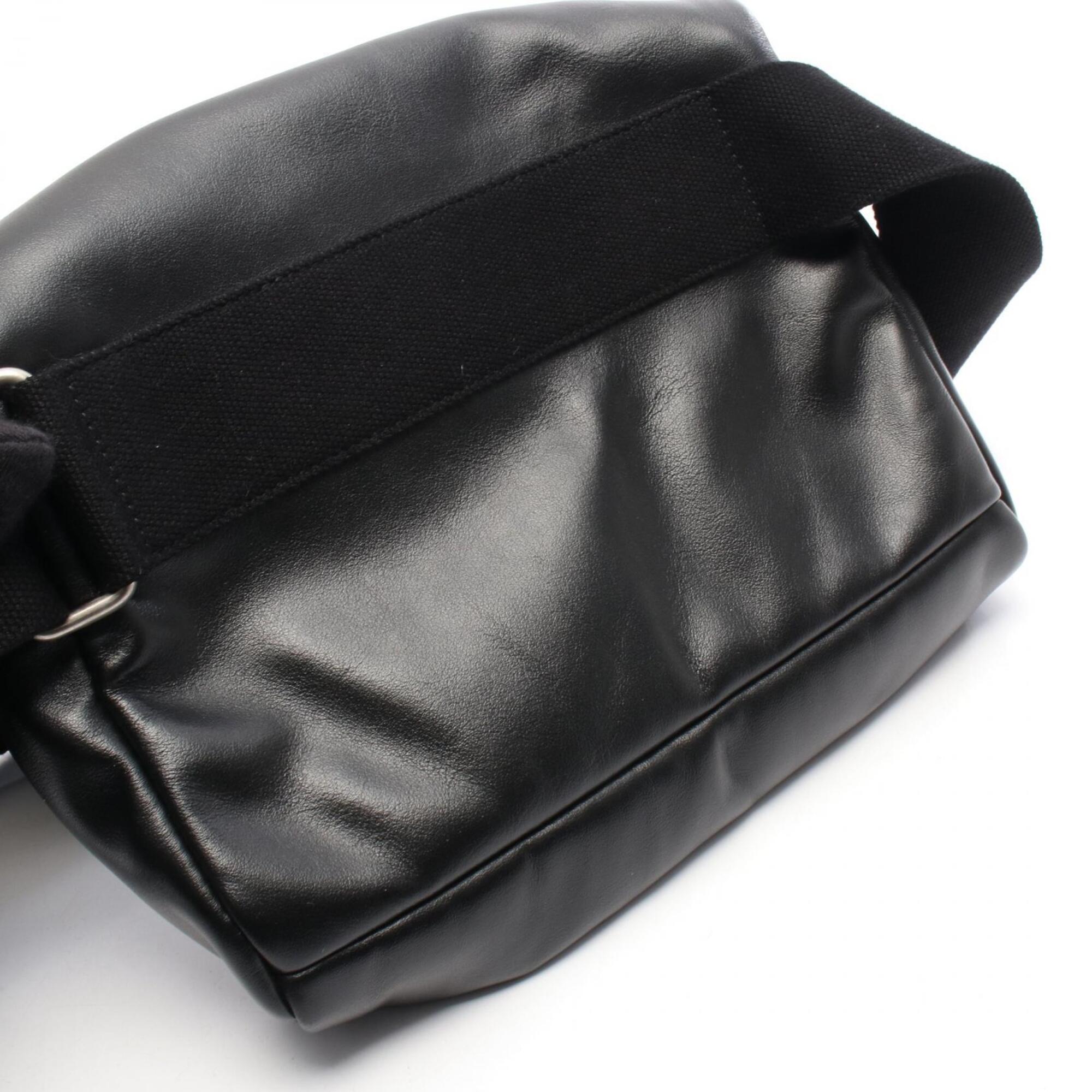 Yves Saint Laurent Black Leather Fanny Pack Handbag (Pre-Owned)