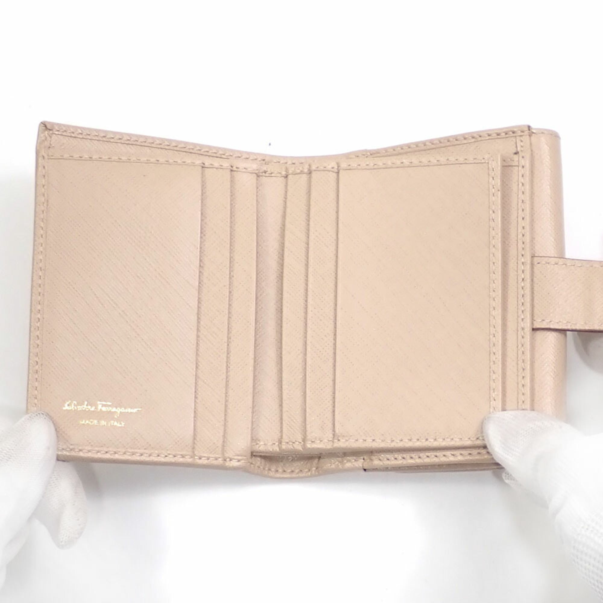 Salvatore Ferragamo Beige Leather Wallet (Bi-Fold) (Pre-Owned)