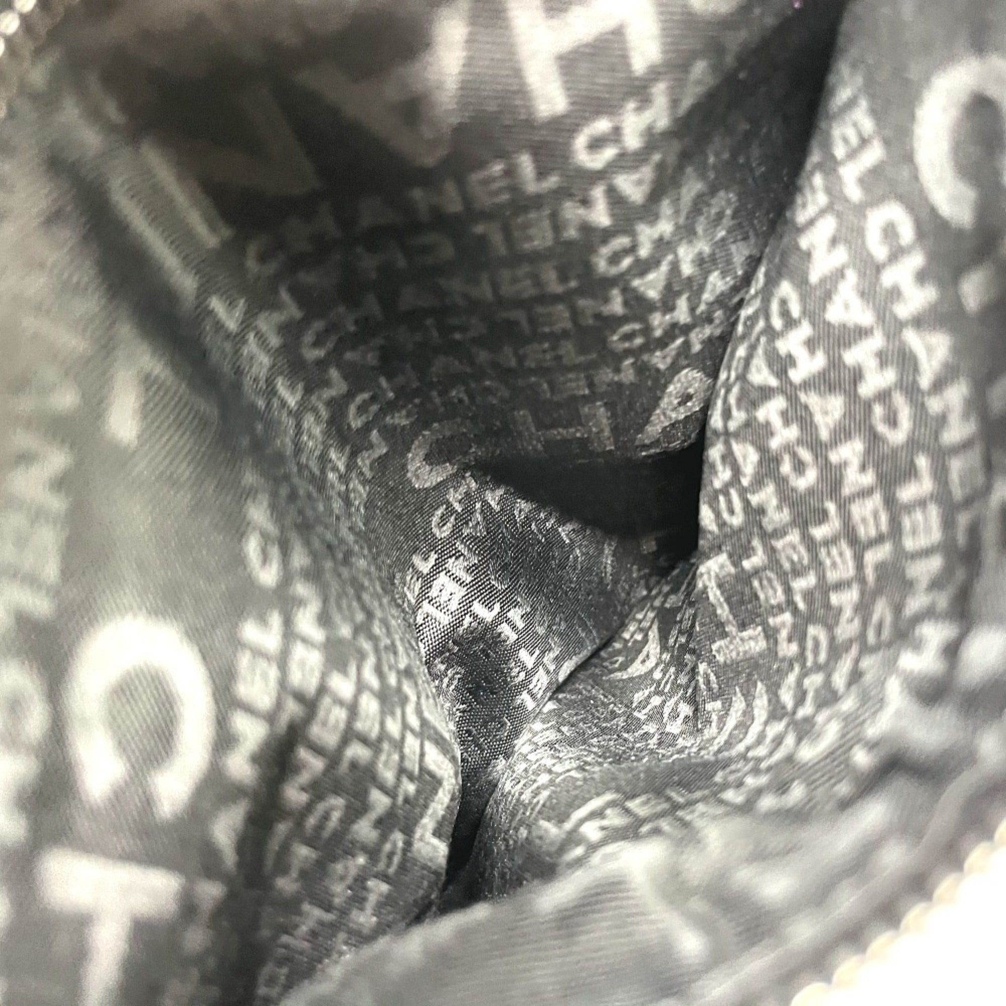 Chanel Gray Tweed Shoulder Bag (Pre-Owned)