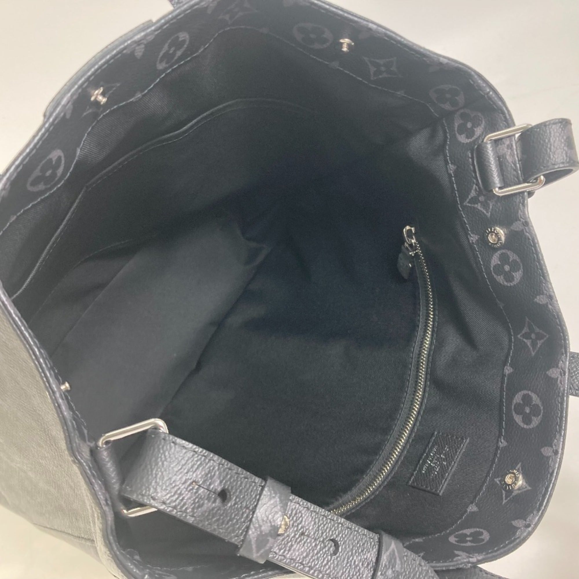 Louis Vuitton Taigarama Black Taiga Leather Monogram Eclipse Handbag Shoulder Bag Tote Bag (Pre-Owned)