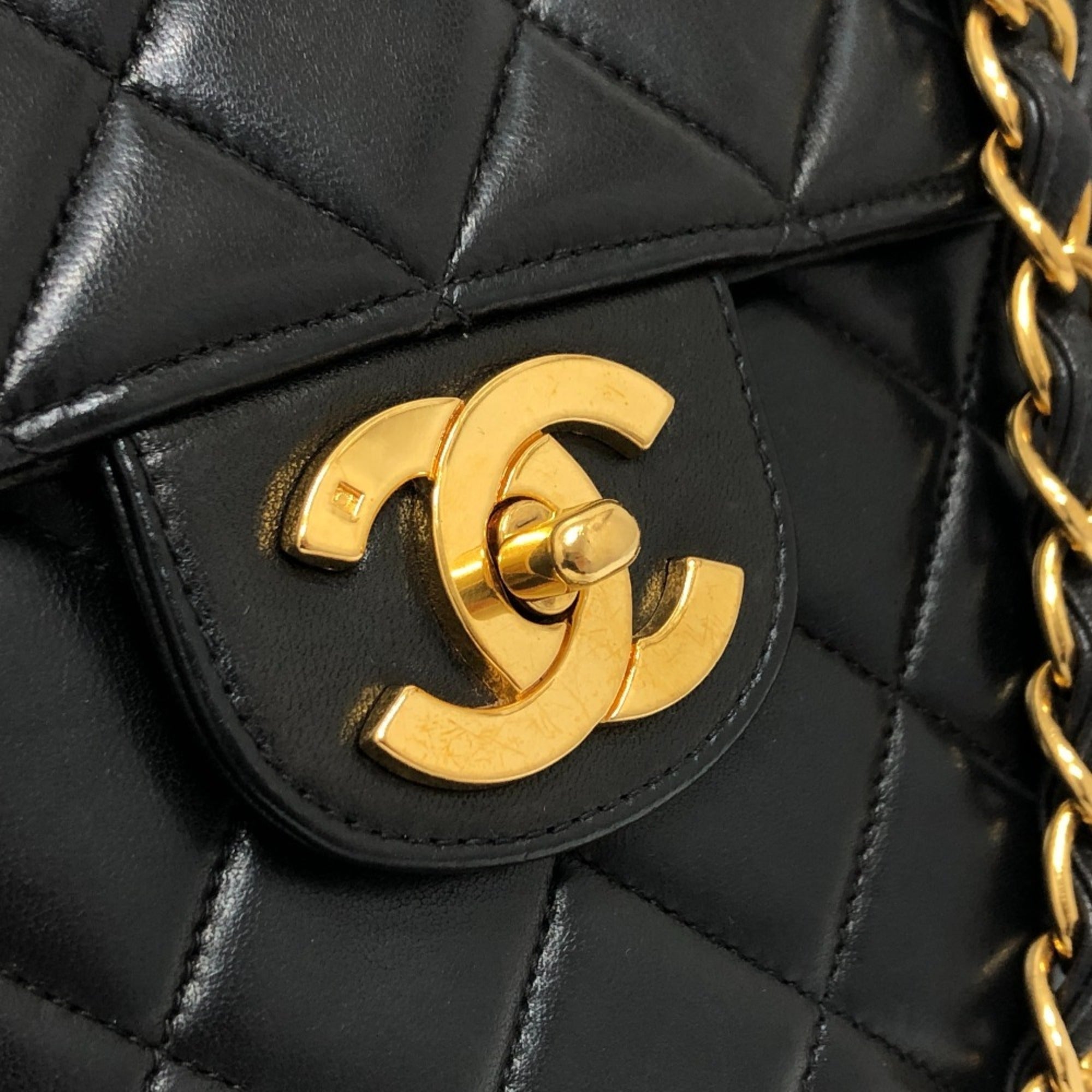 Chanel Black Leather Handbag Shoulder Bag (Pre-Owned)