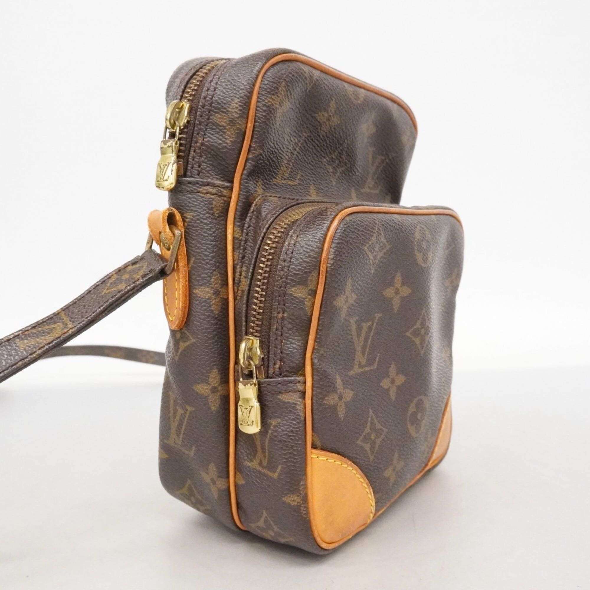 Louis Vuitton Brown Shoulder Bag (Pre-Owned)