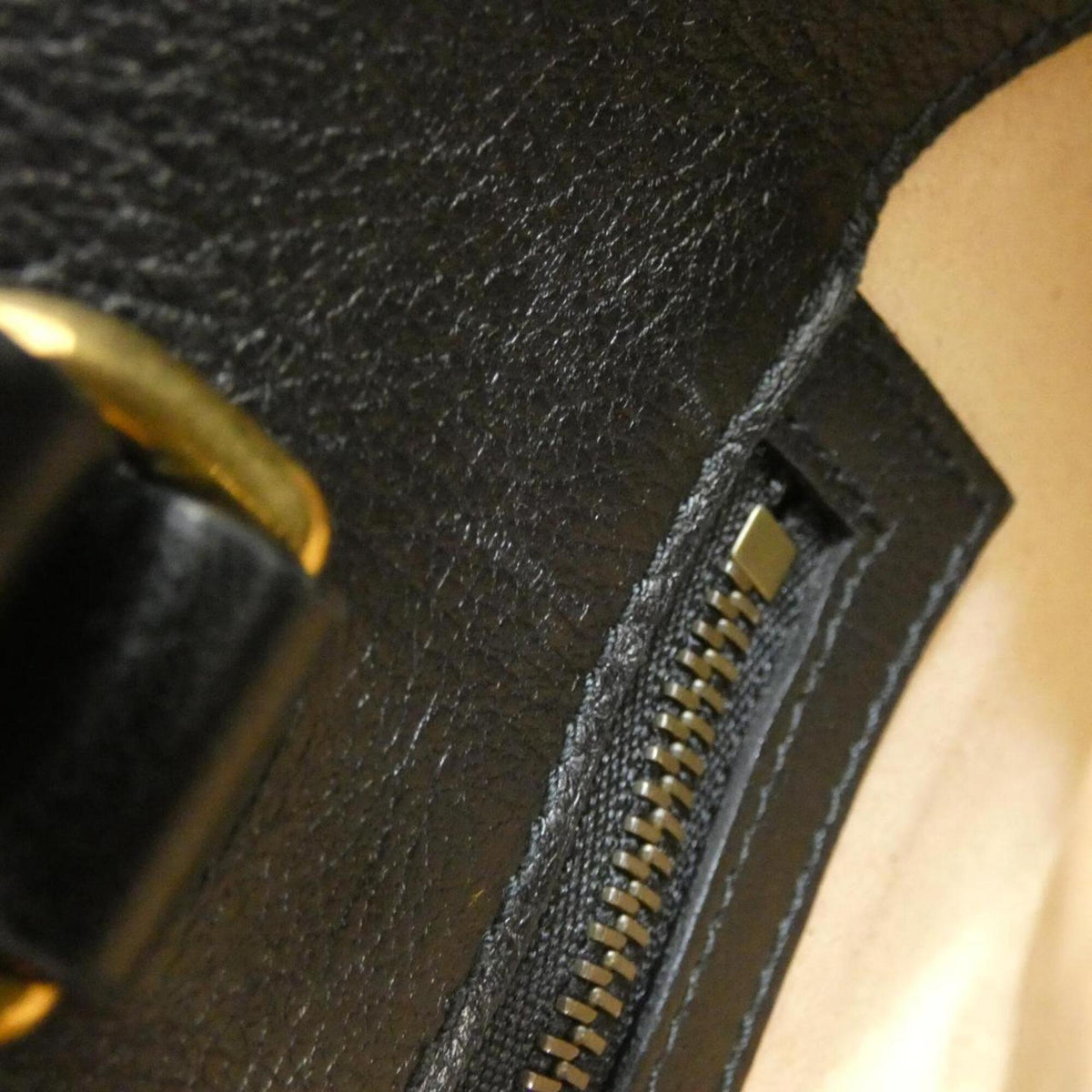 Gucci Black Leather Handbag (Pre-Owned)