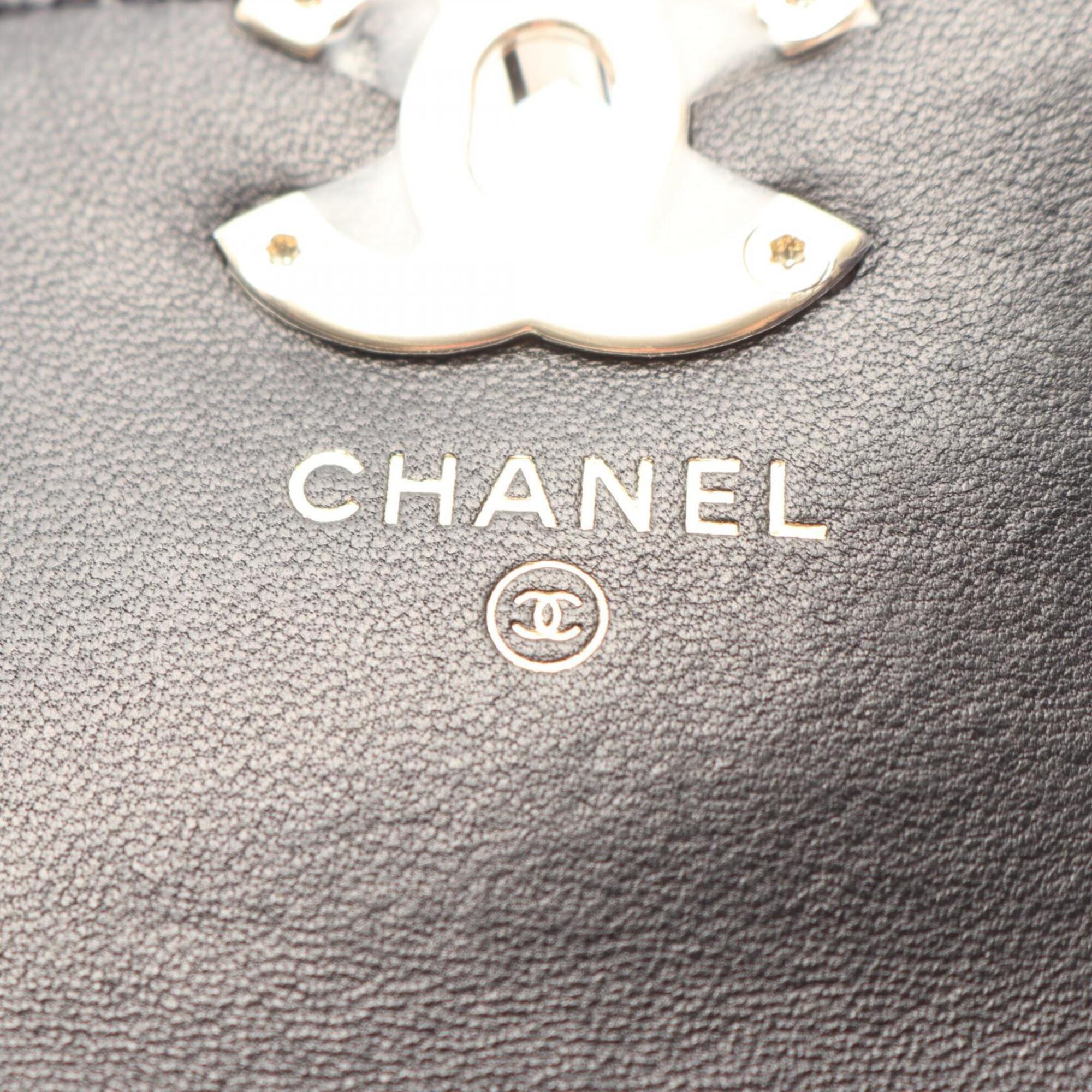 Chanel Black Leather Fanny Pack (Pre-Owned)