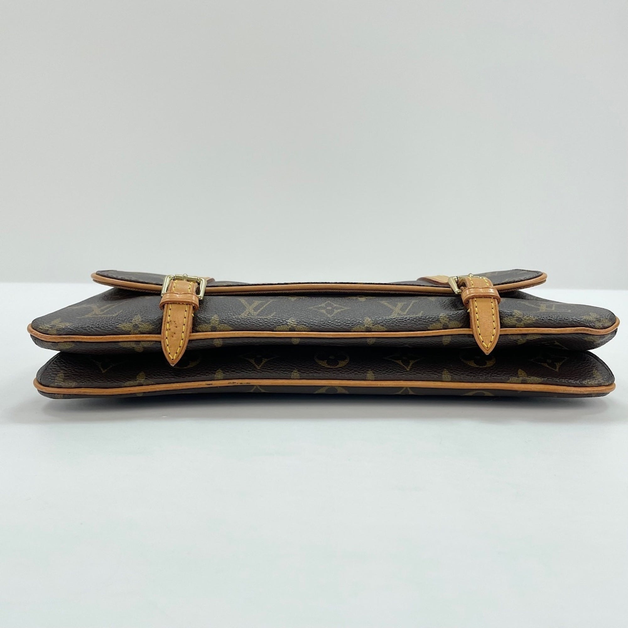 Louis Vuitton Brown Shoulder Bag (Pre-Owned)