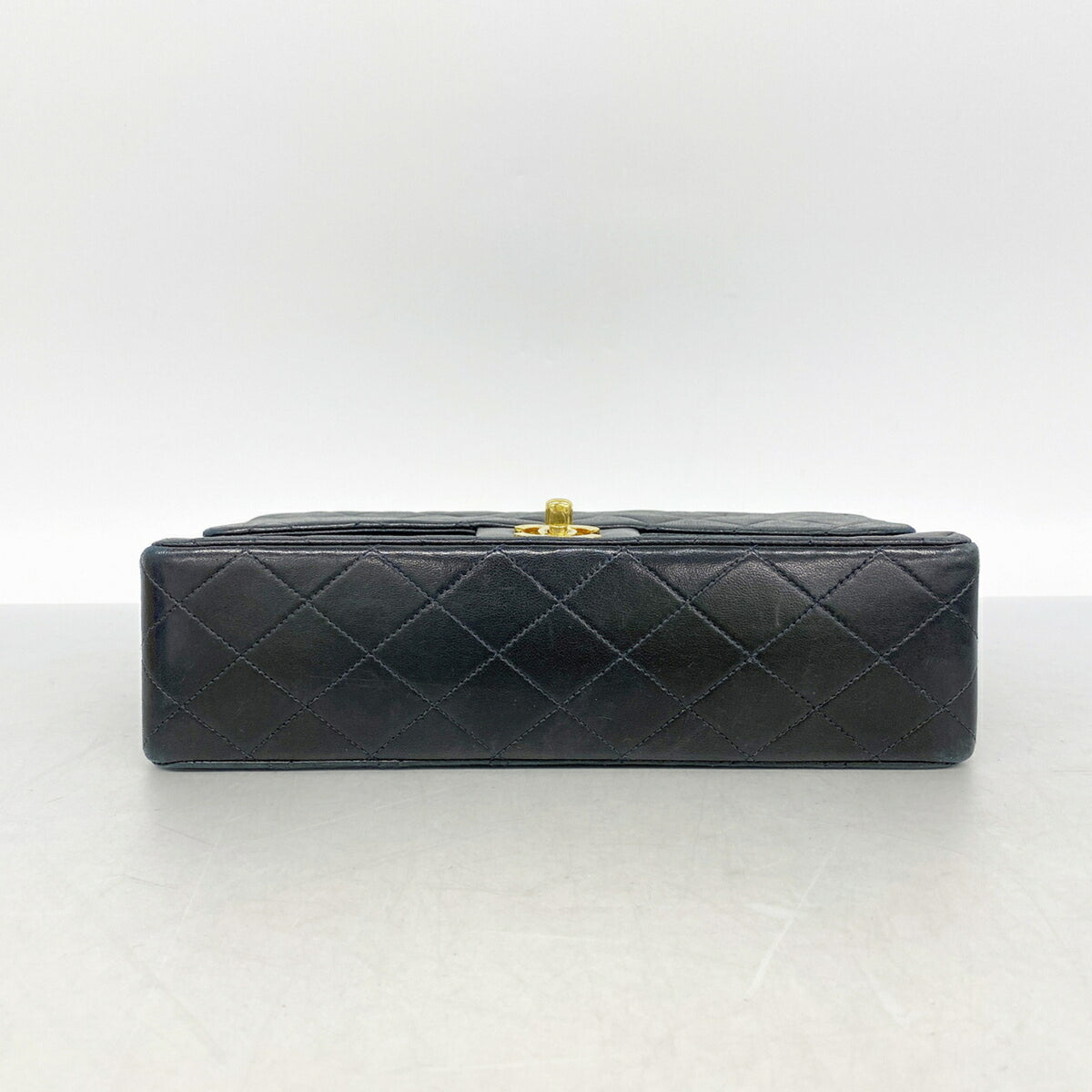 Chanel Black Leather Shoulder Bag (Pre-Owned)