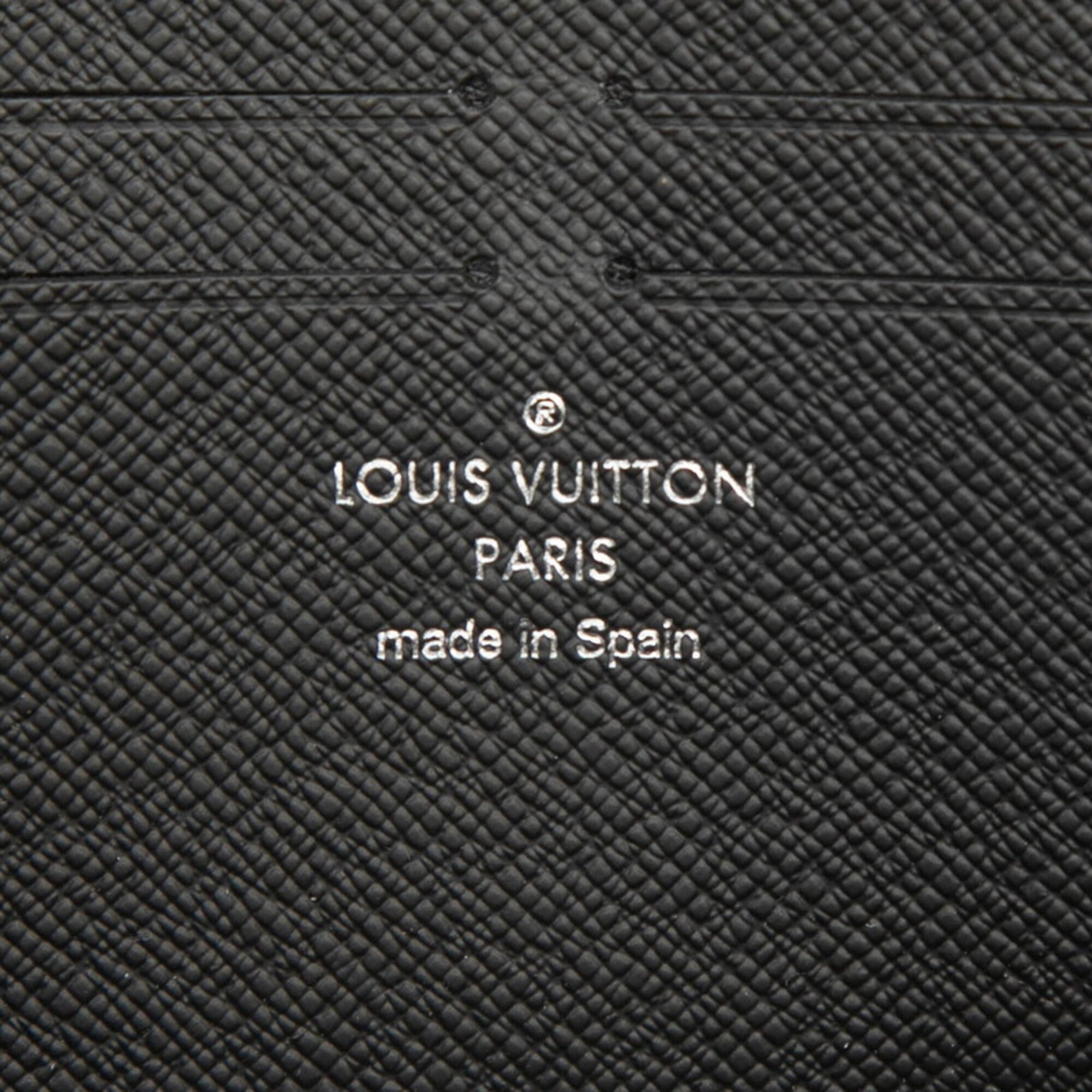 Louis Vuitton Taiga Black Noir Leather Long Wallet (Bi-Fold) (Pre-Owned)