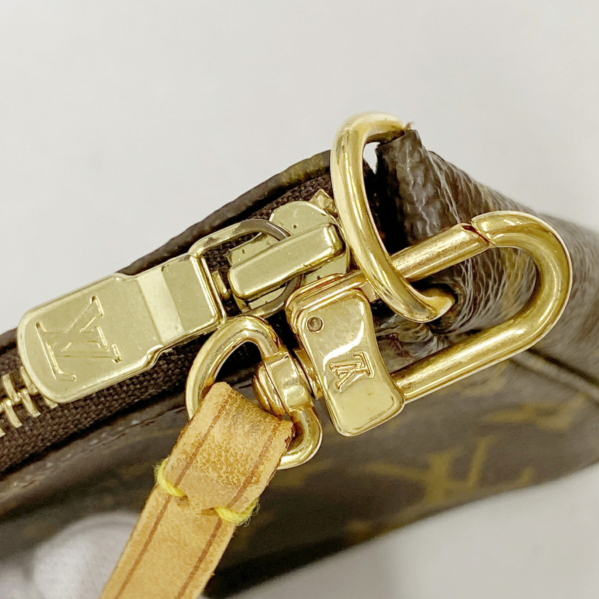 Louis Vuitton Brown Pouch (Pre-Owned)